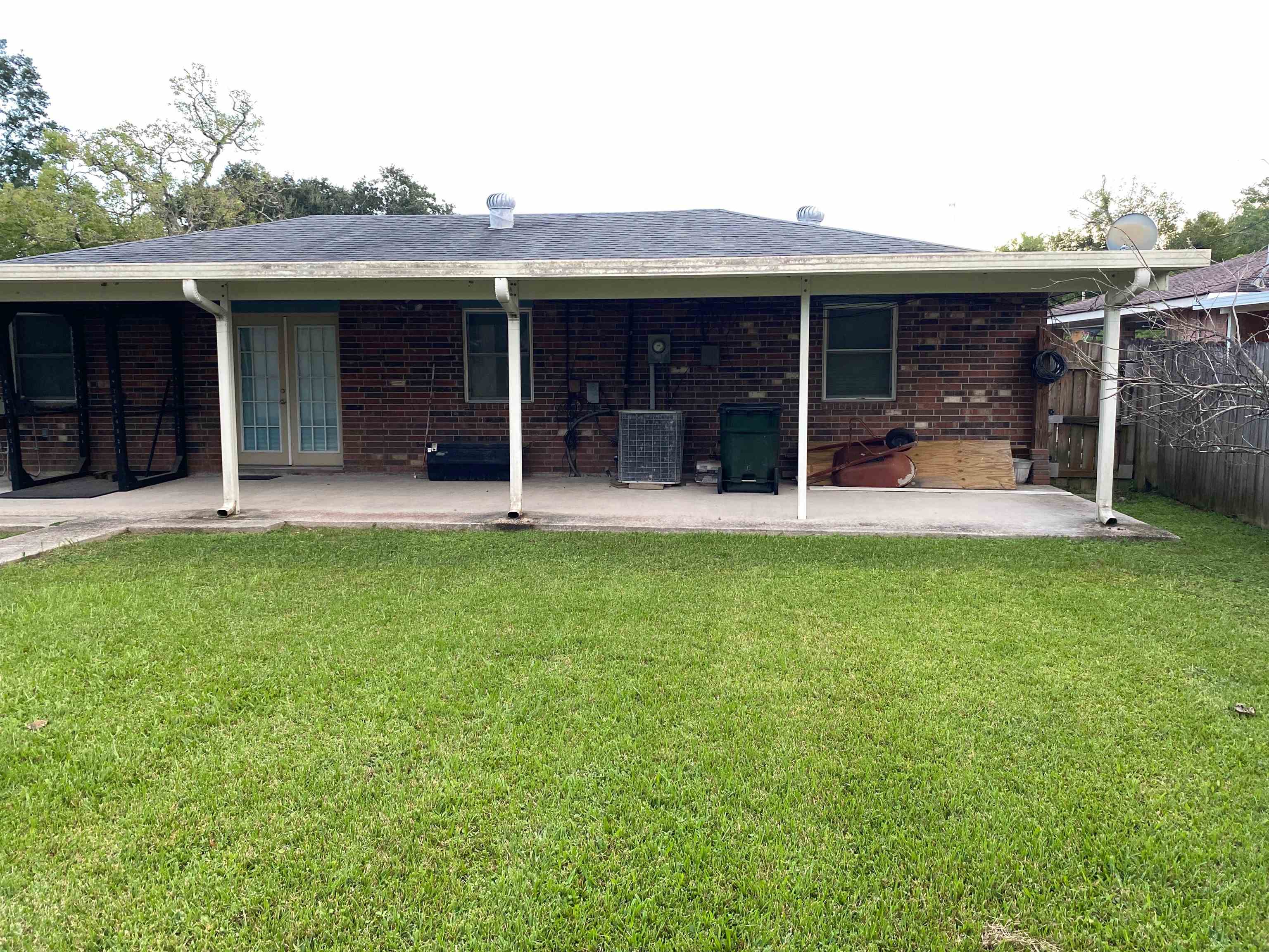 302 N Verret St