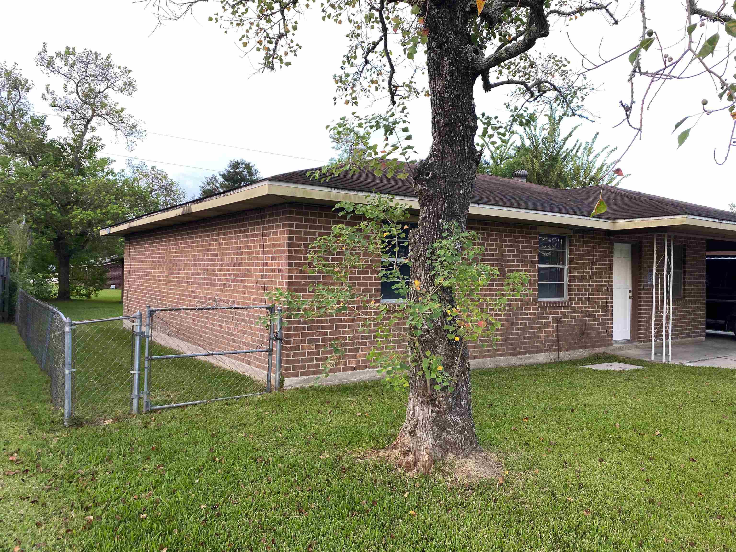 250 N Verret St