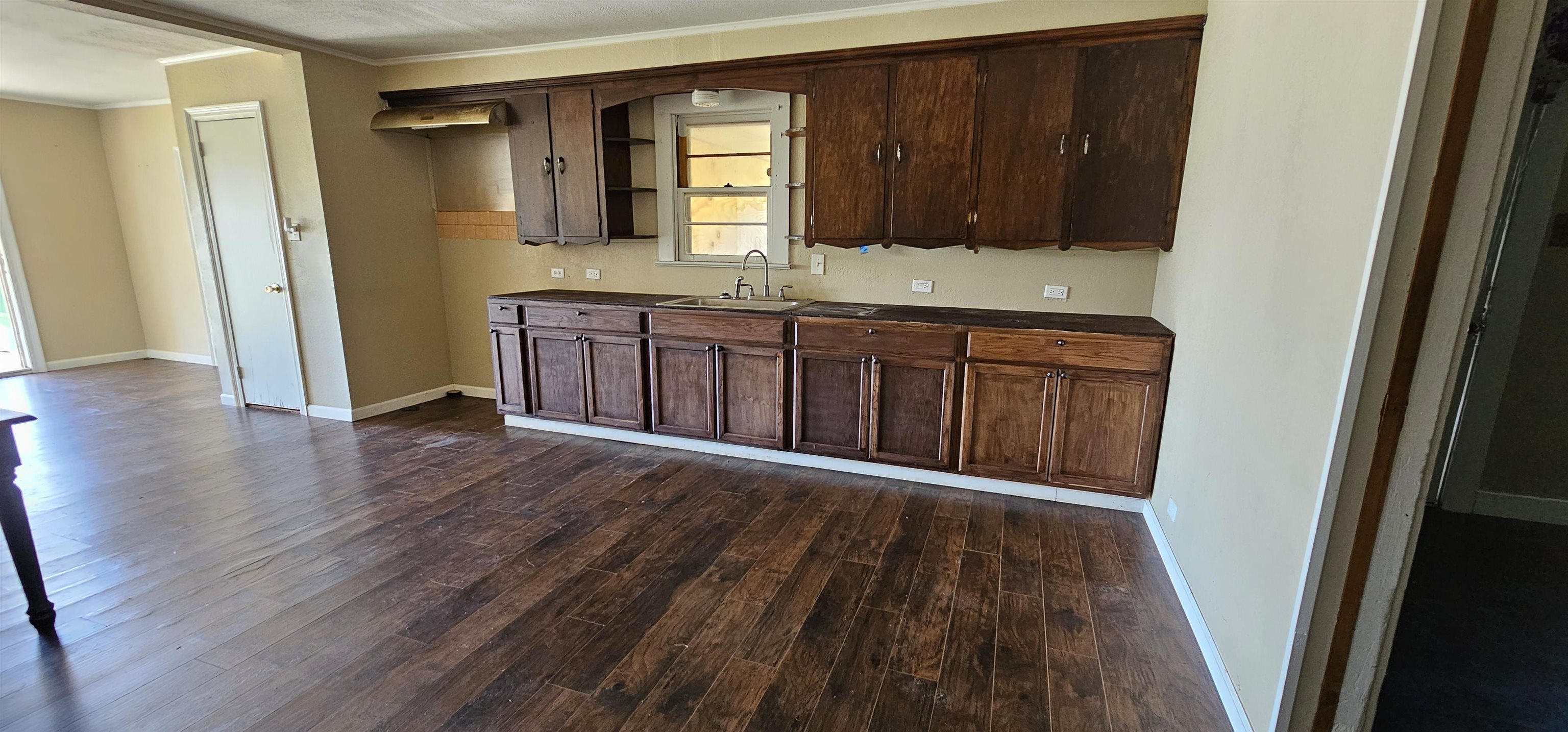 14951 East Main Street