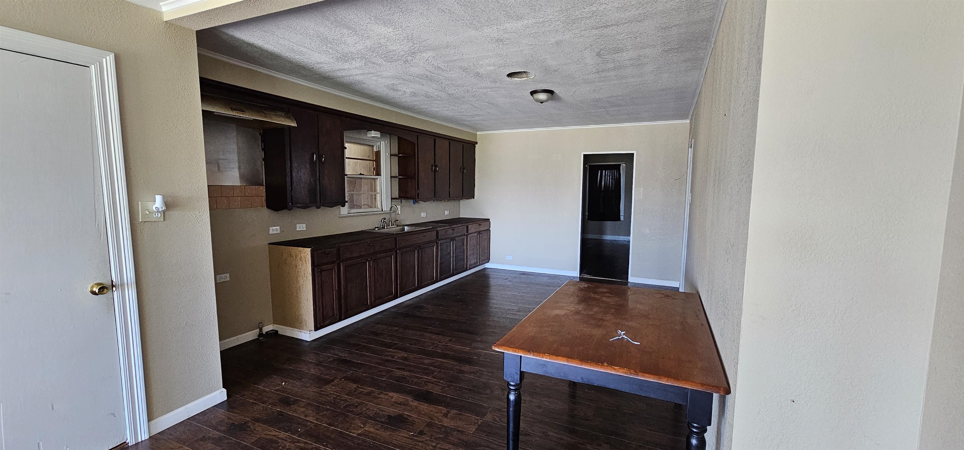 14951 East Main Street