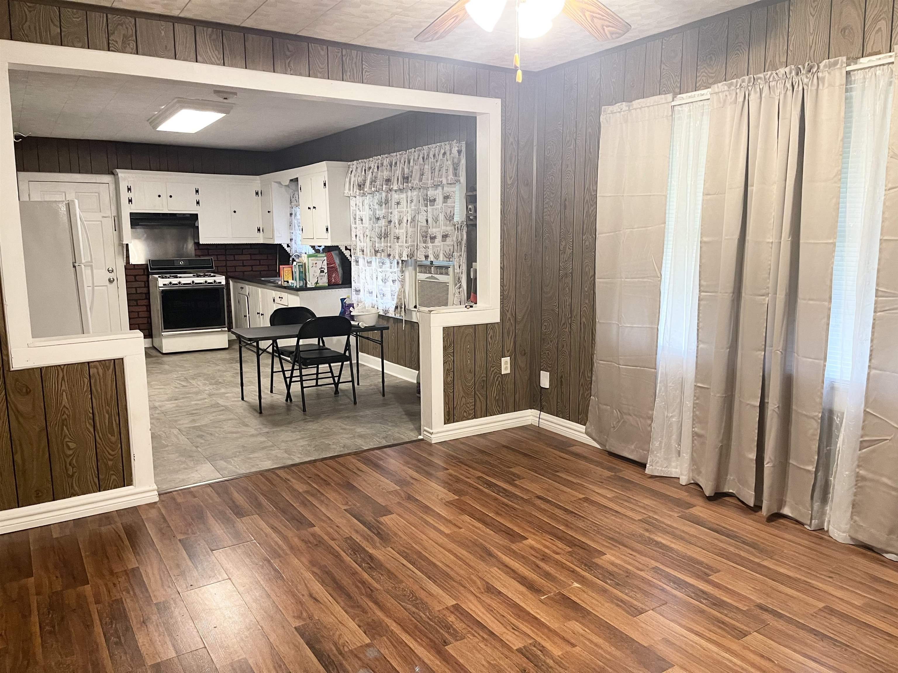 1204 Acadian Dr
