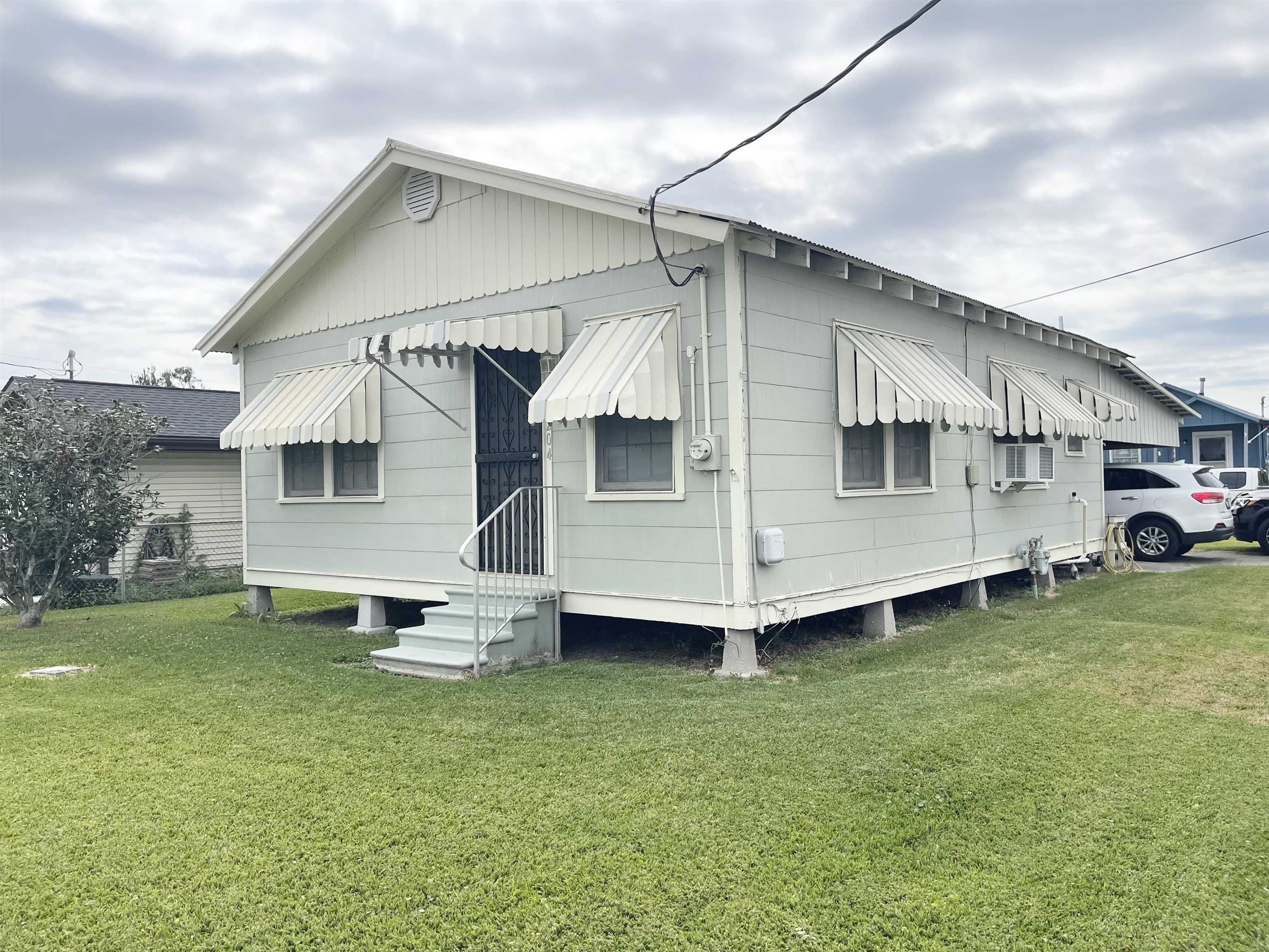 1204 Acadian Dr