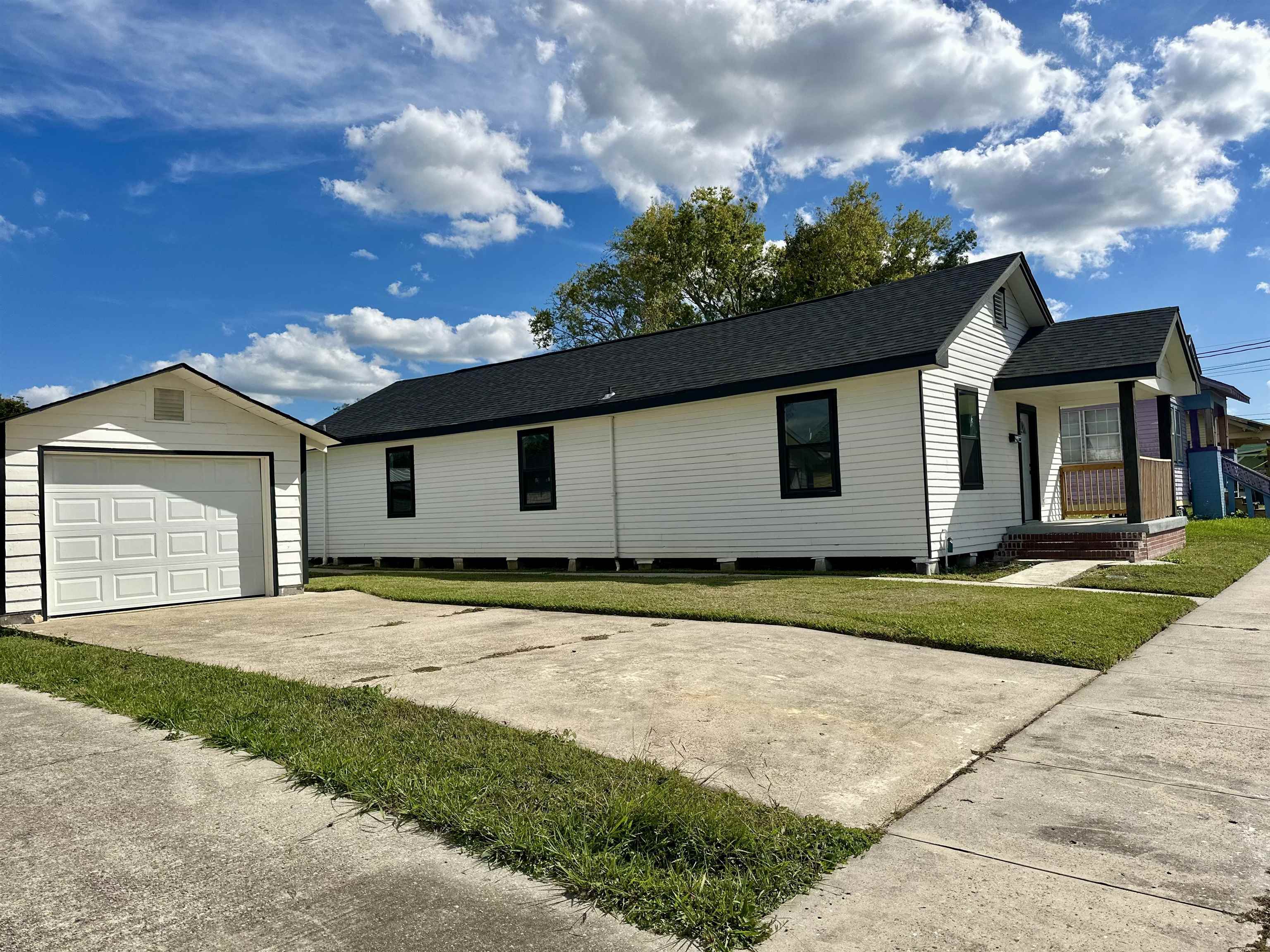 1225 Lee Ave