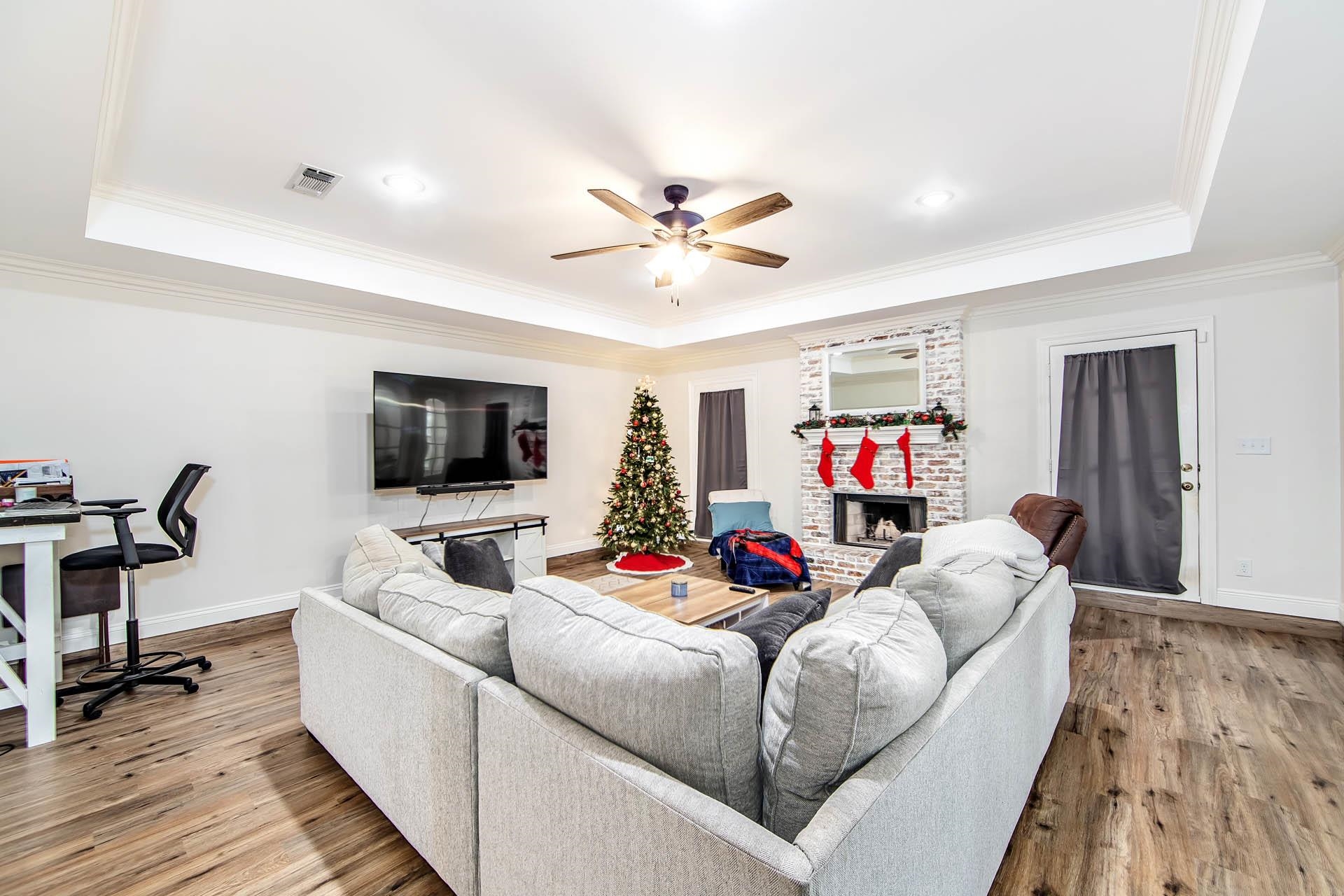 302 Lancaster Dr