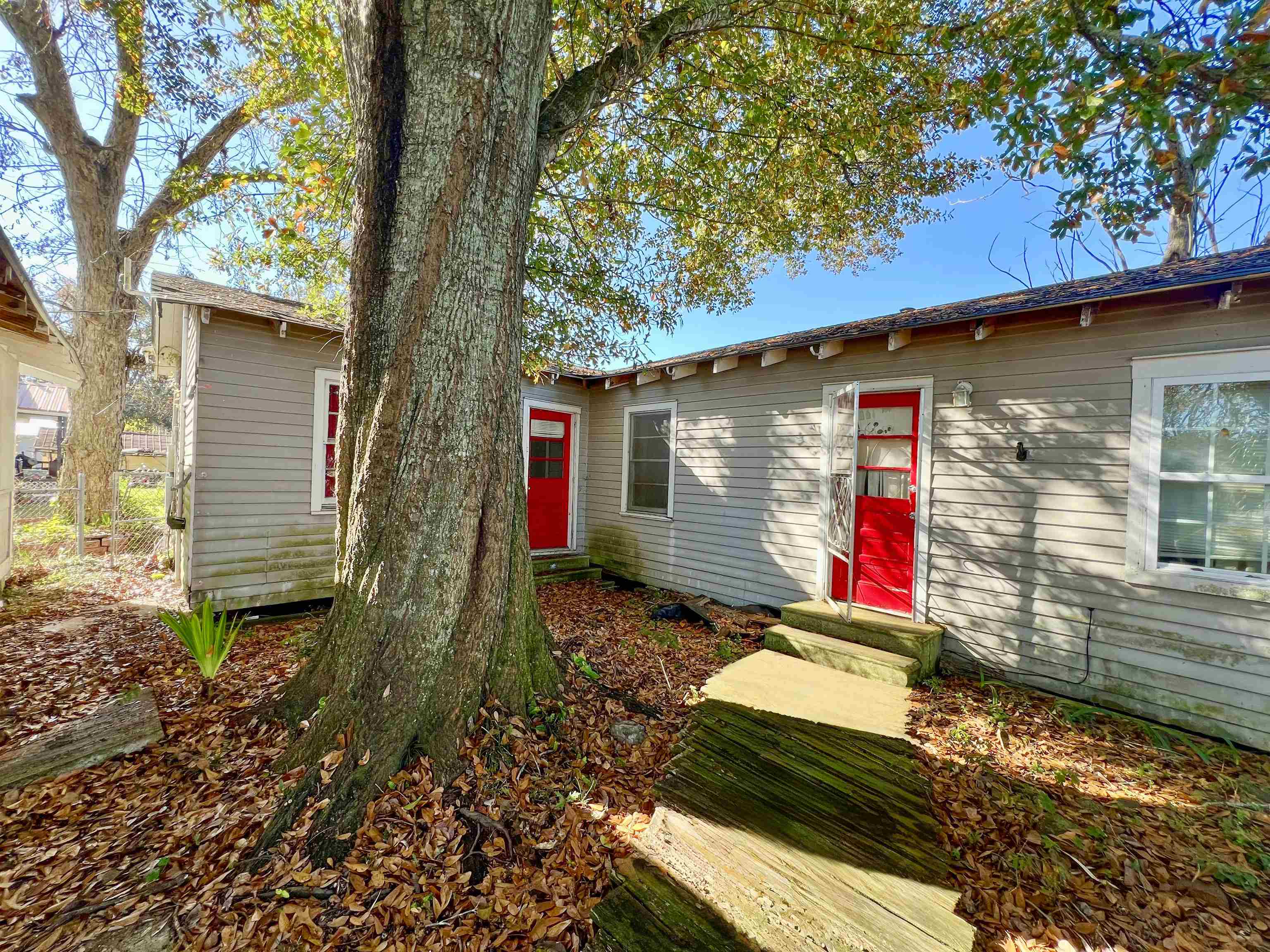 129 Pecan St