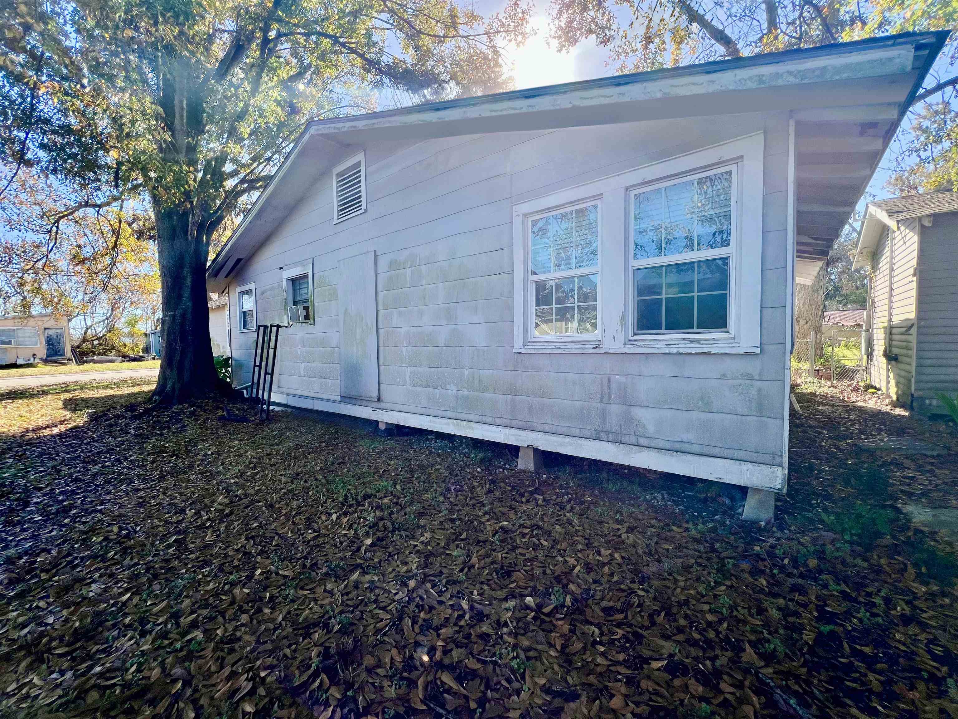 129 Pecan St