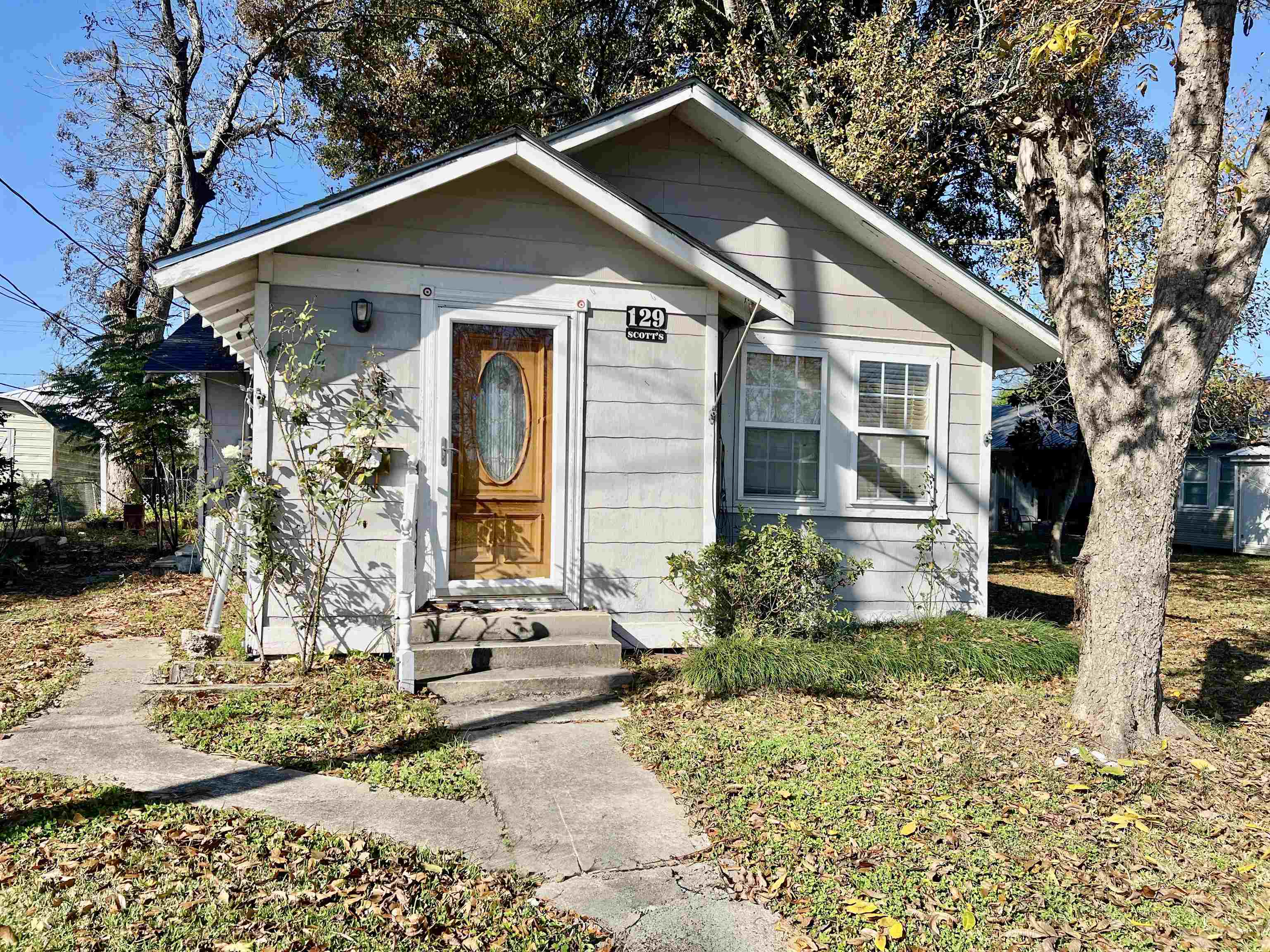 129 Pecan St