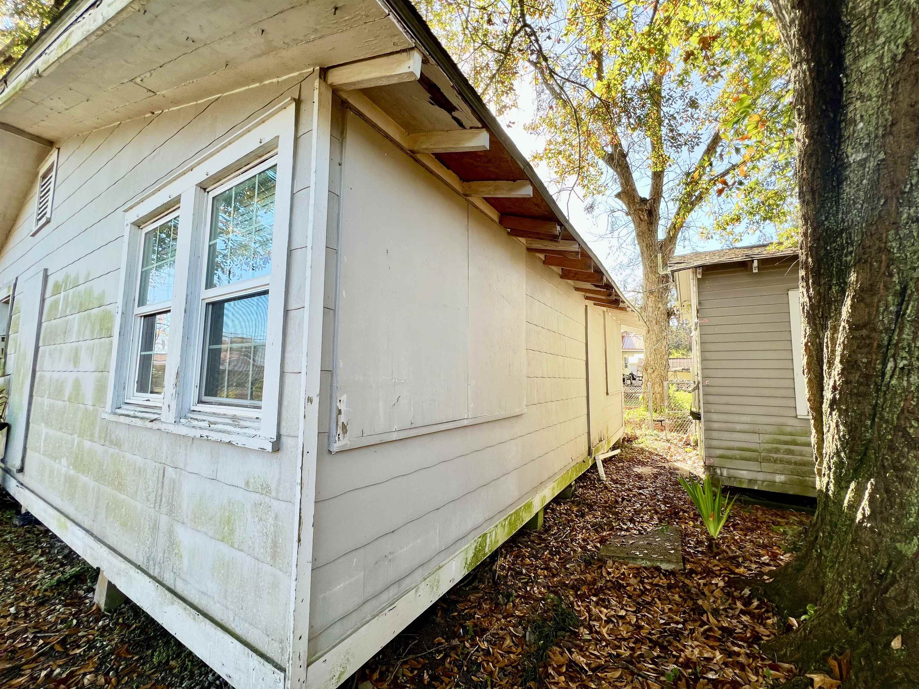 129 Pecan St