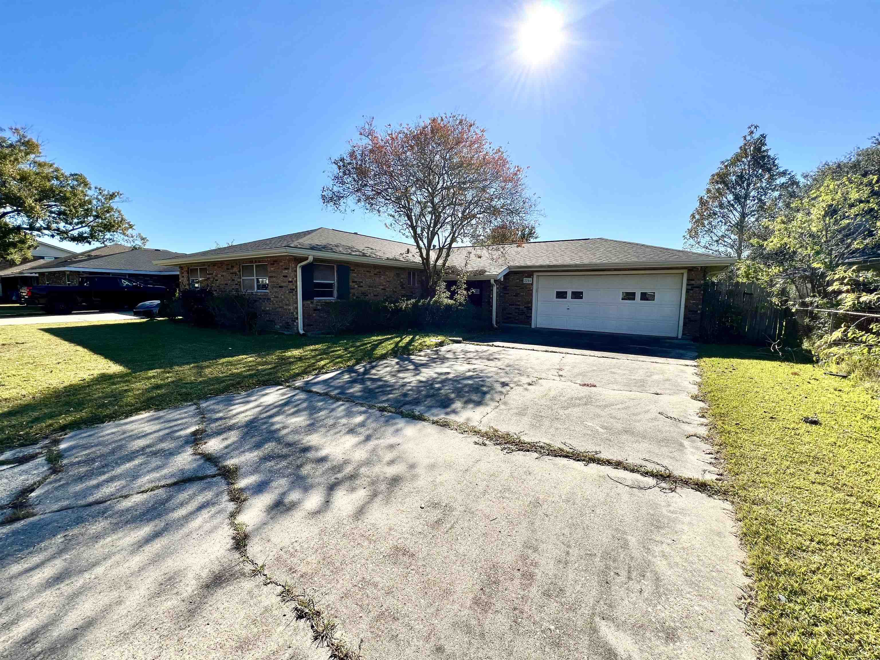 2204 Acadian Dr