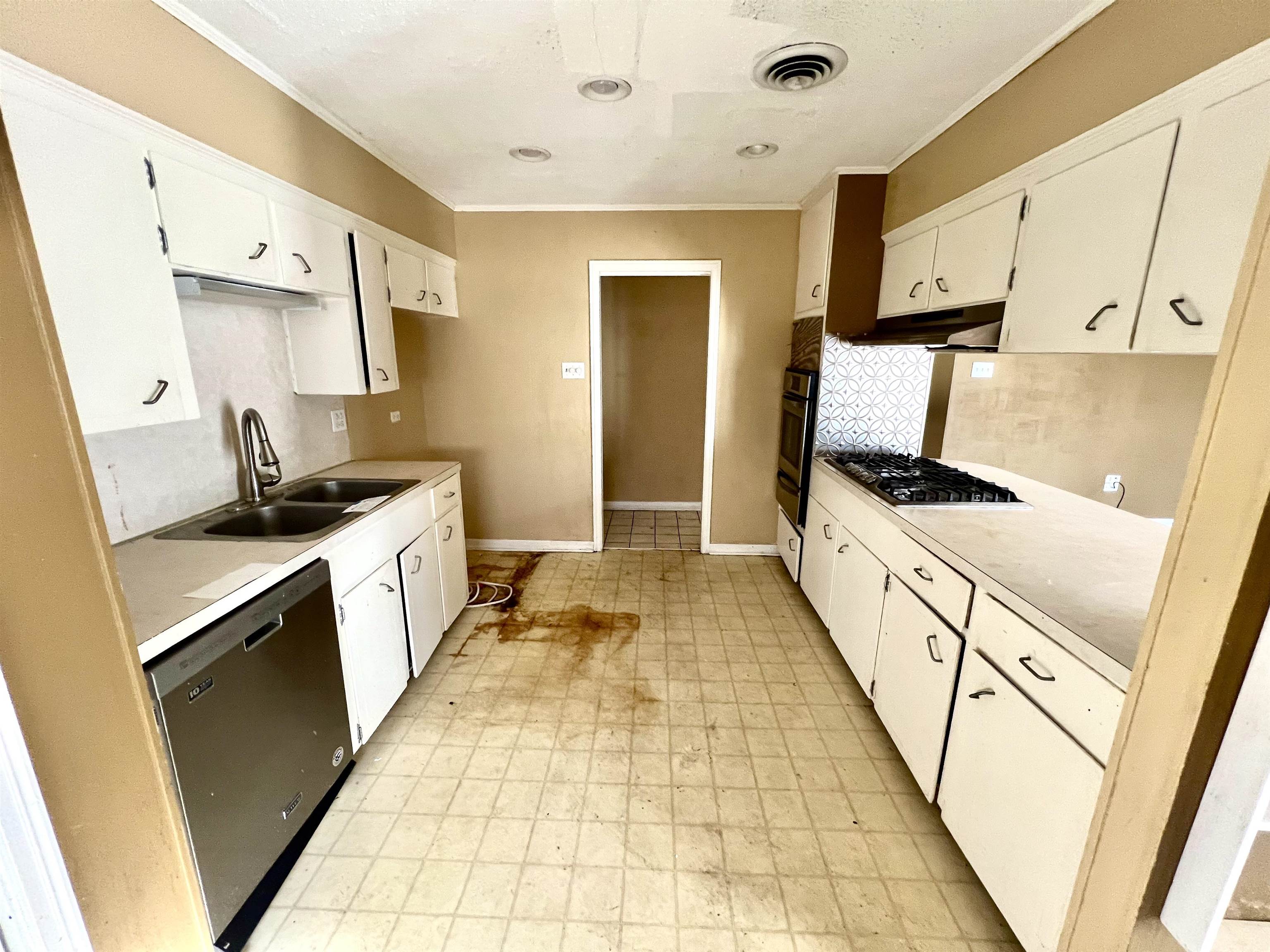 2204 Acadian Dr
