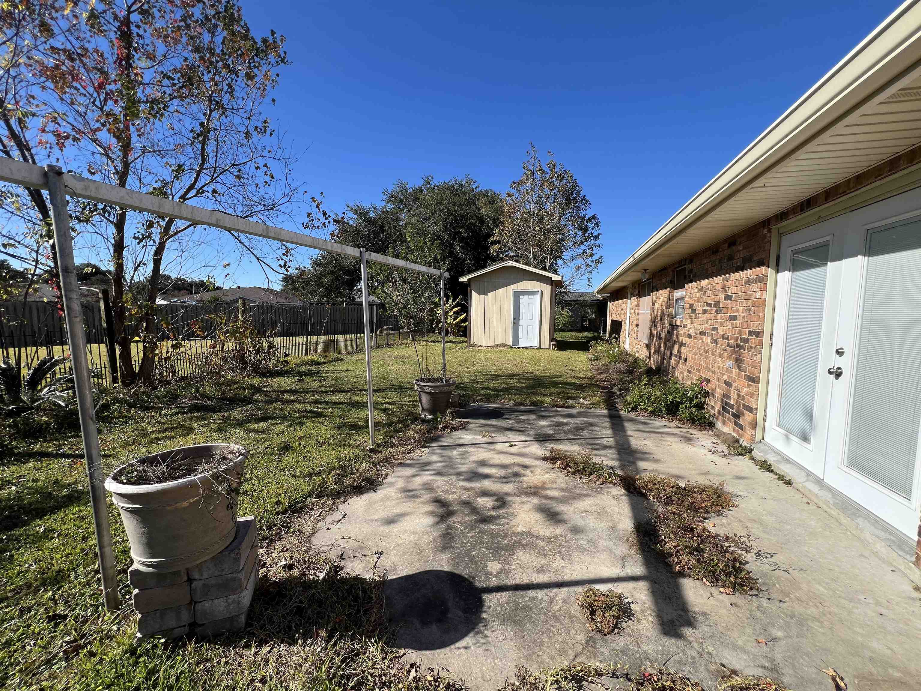 2204 Acadian Dr