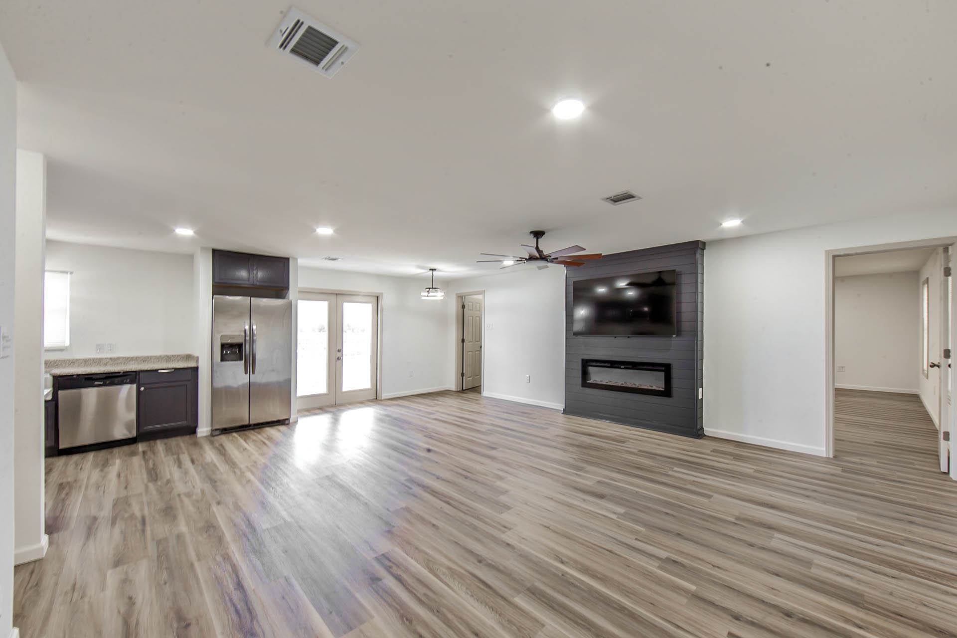 208 Sophie St