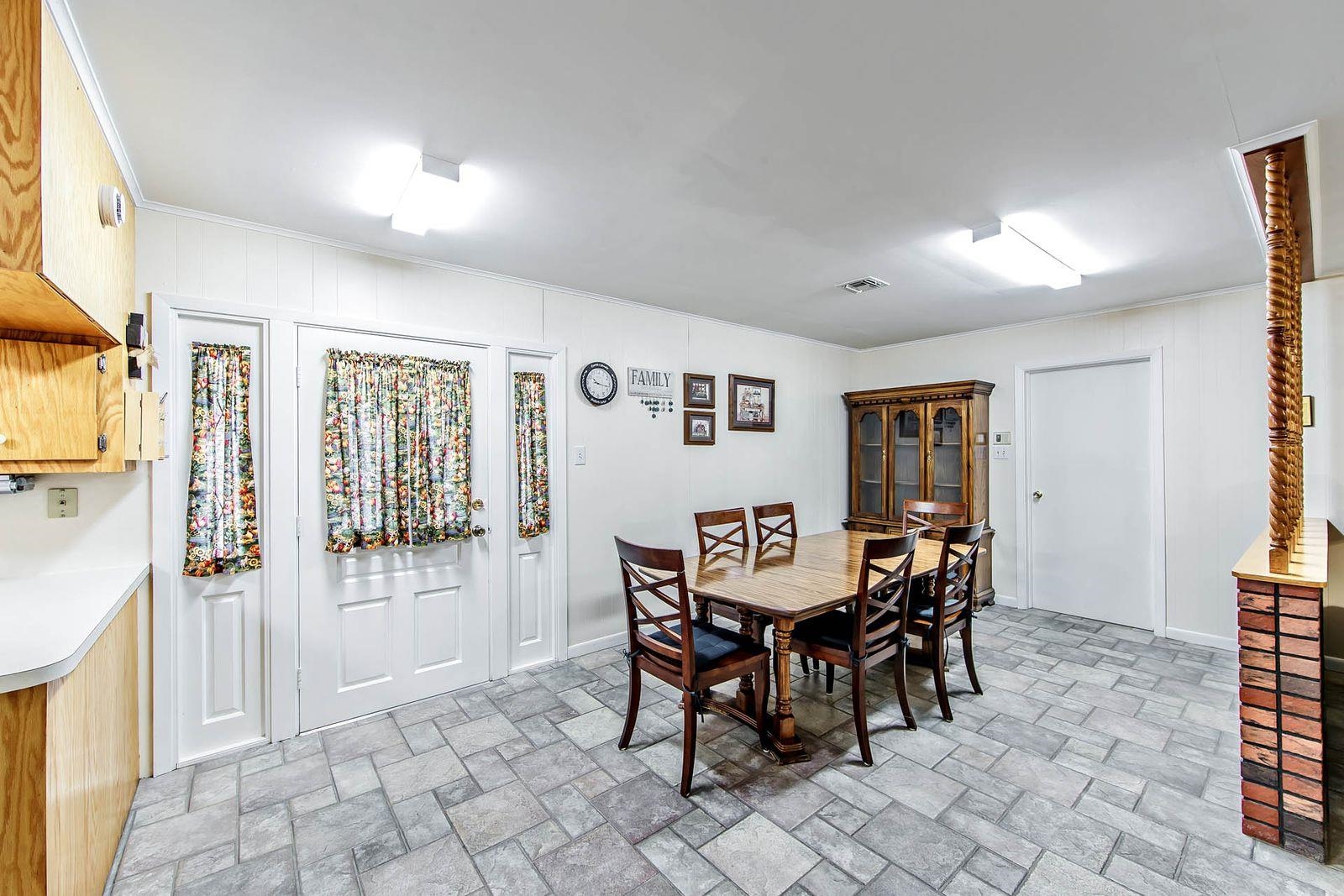 303 Swan Ave