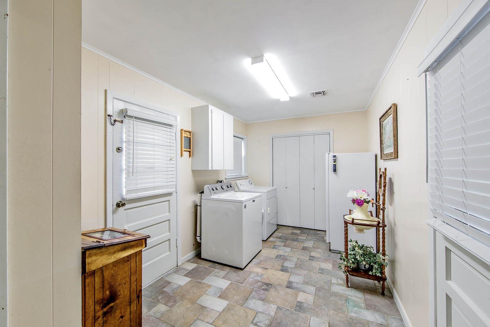 303 Swan Ave