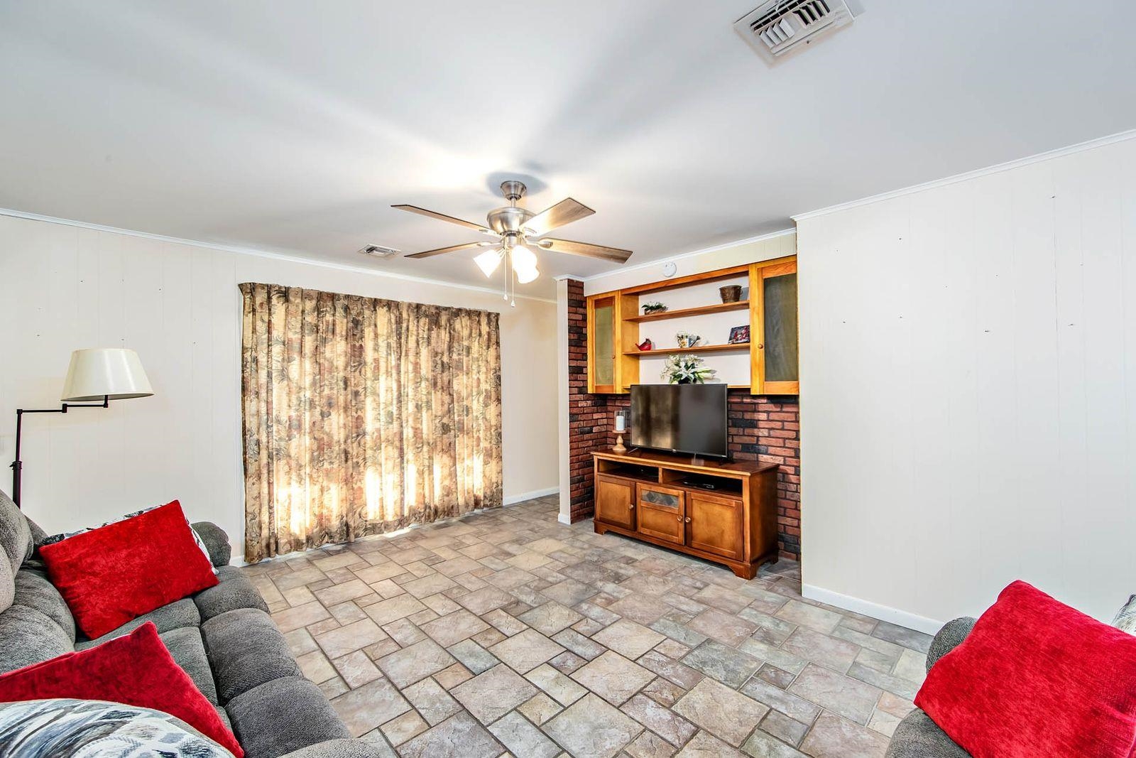 303 Swan Ave