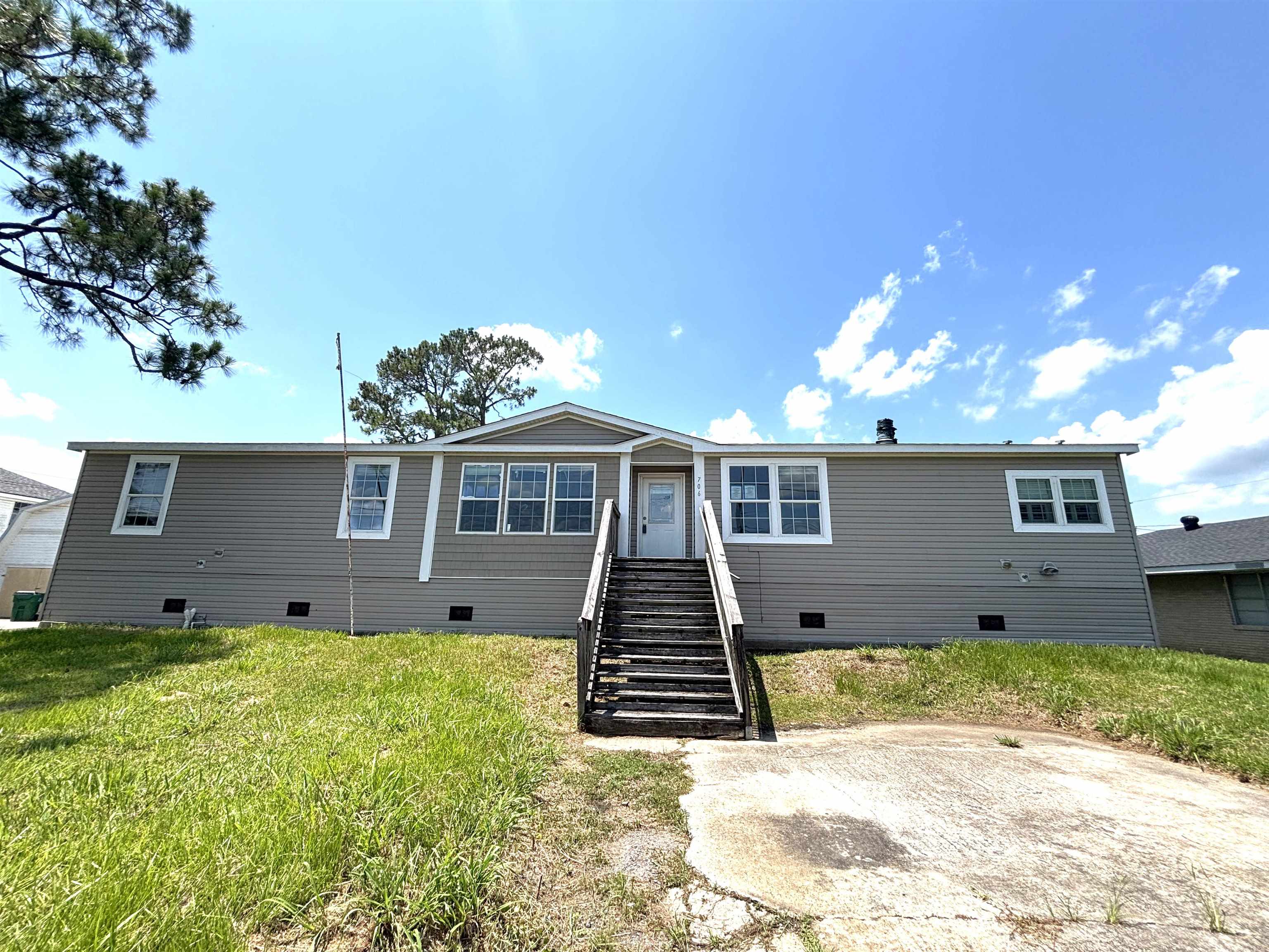 706 Catherine St