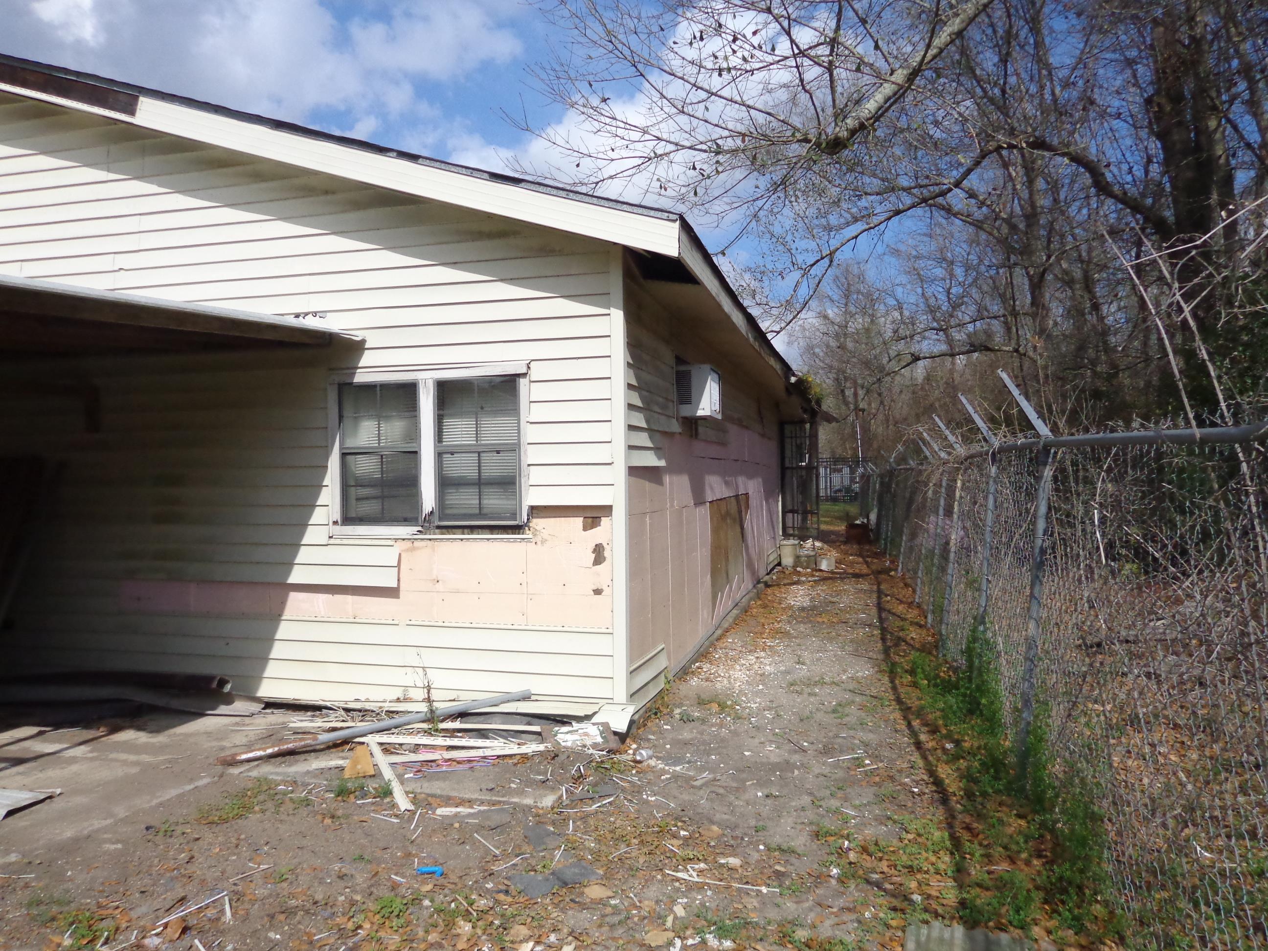 284 Carlos Street