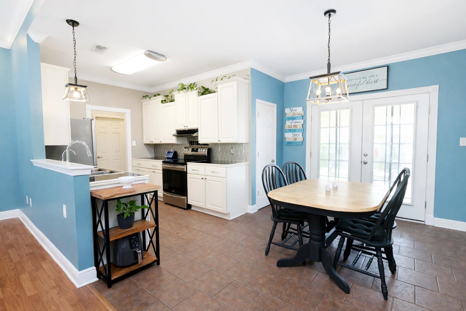 306 Julie St