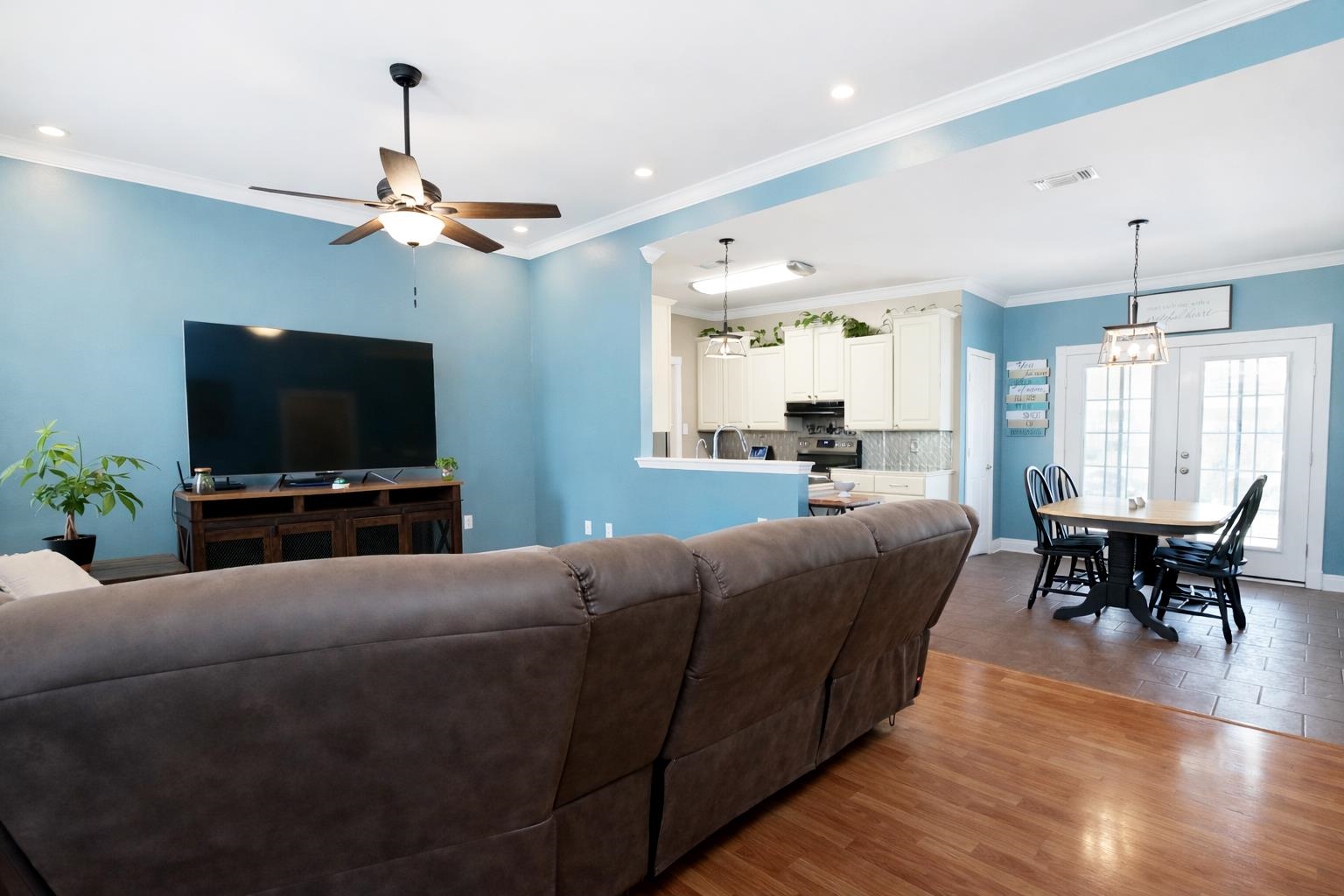 306 Julie St
