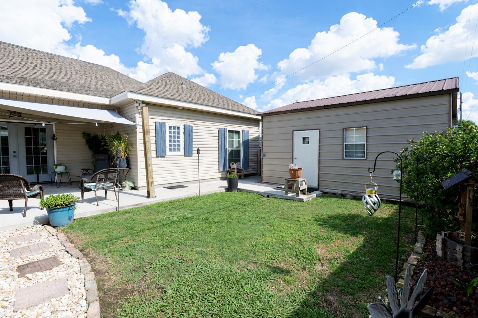 306 Julie St
