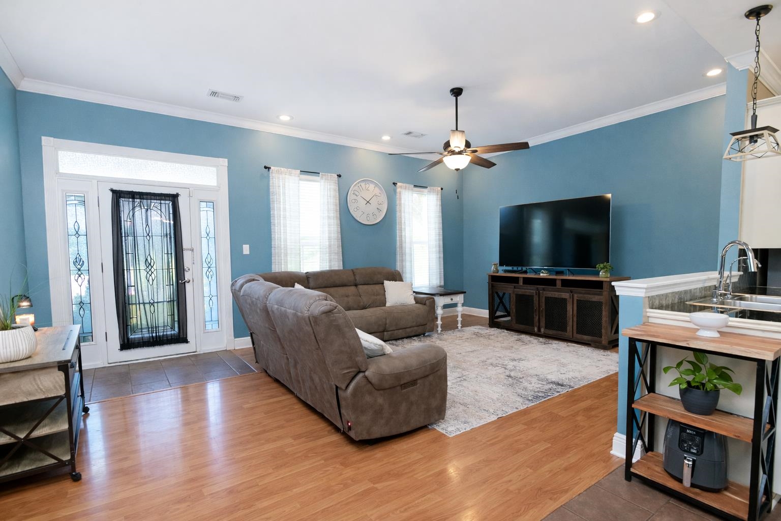 306 Julie St