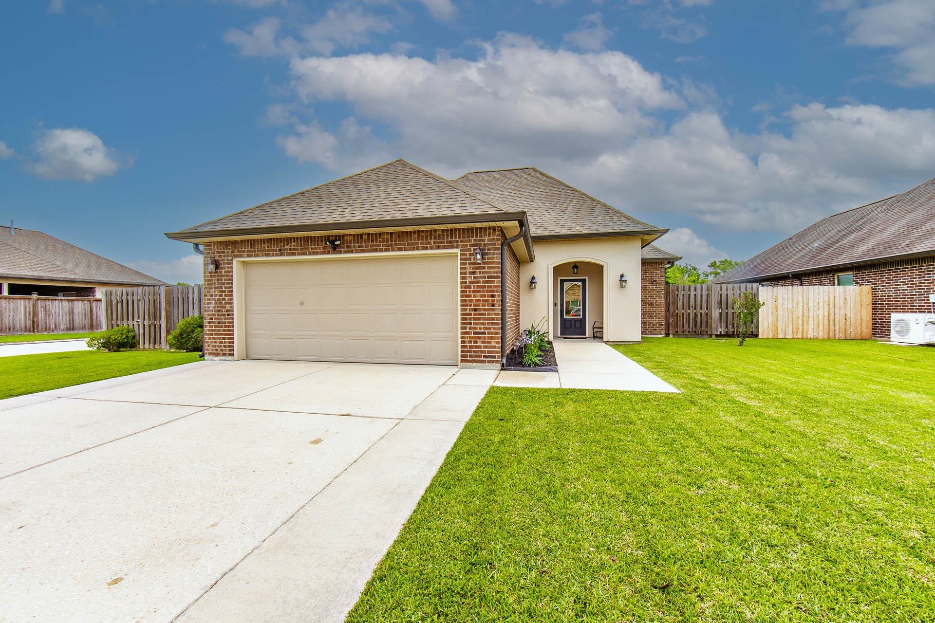 317 Highland Oaks Ave
