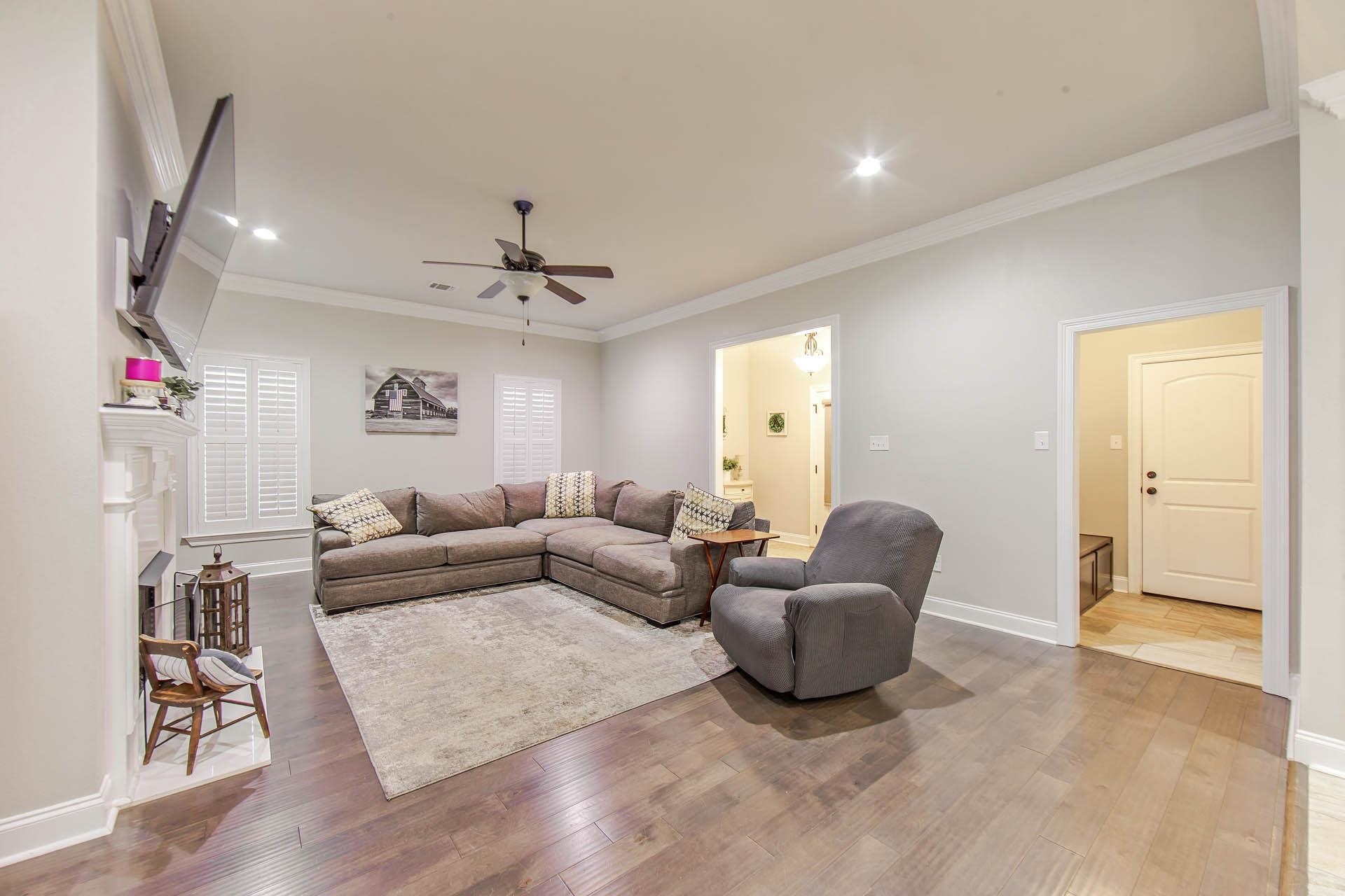 317 Highland Oaks Ave