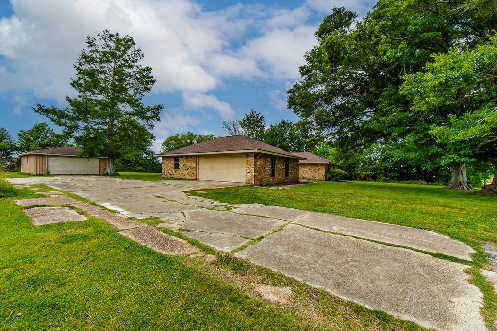 376 Highway 652