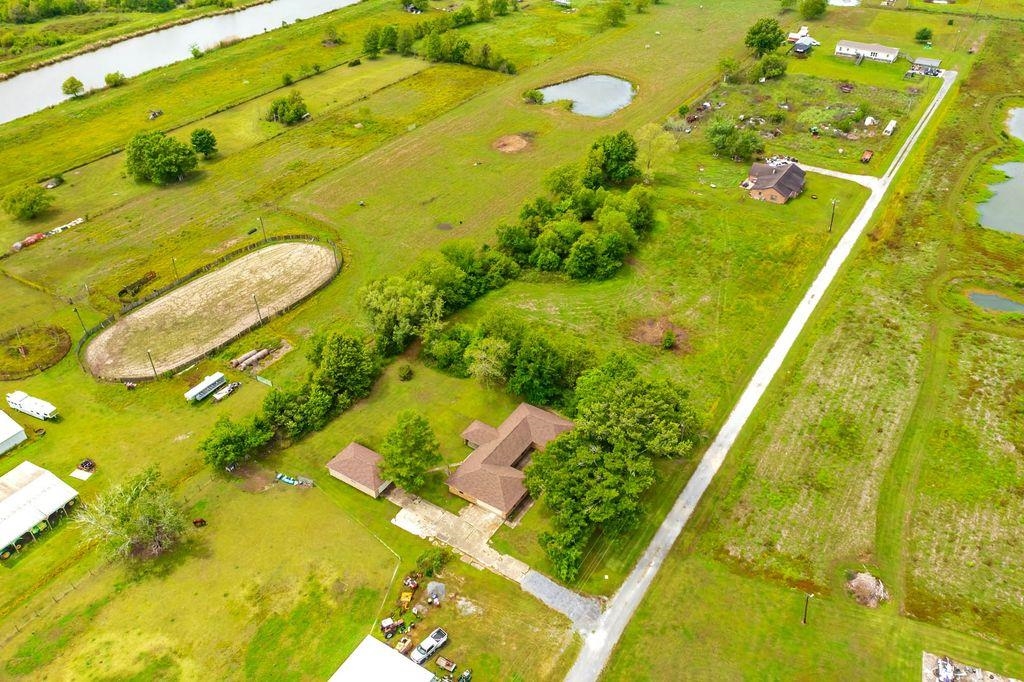 376 Highway 652