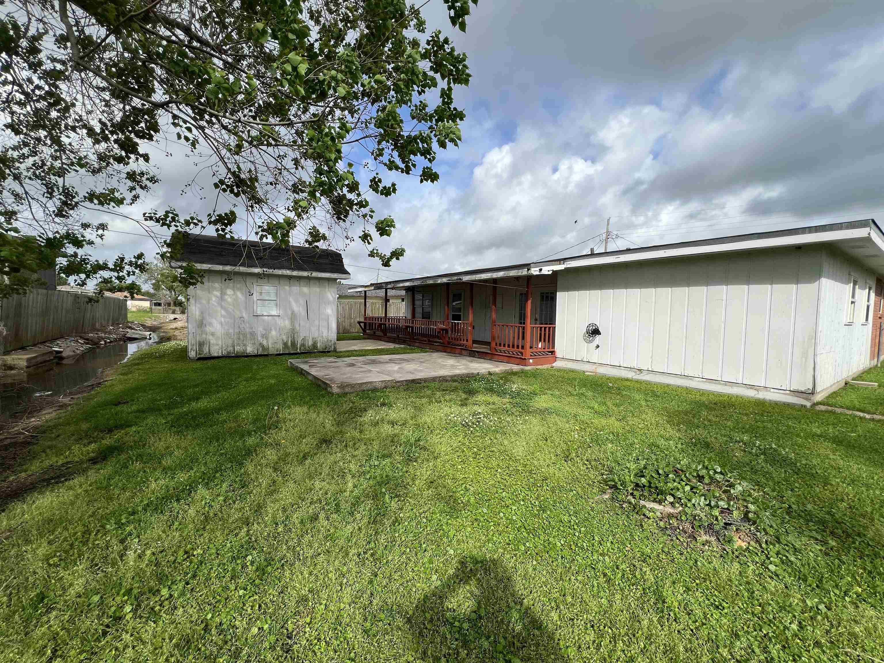 411 Buquet Street