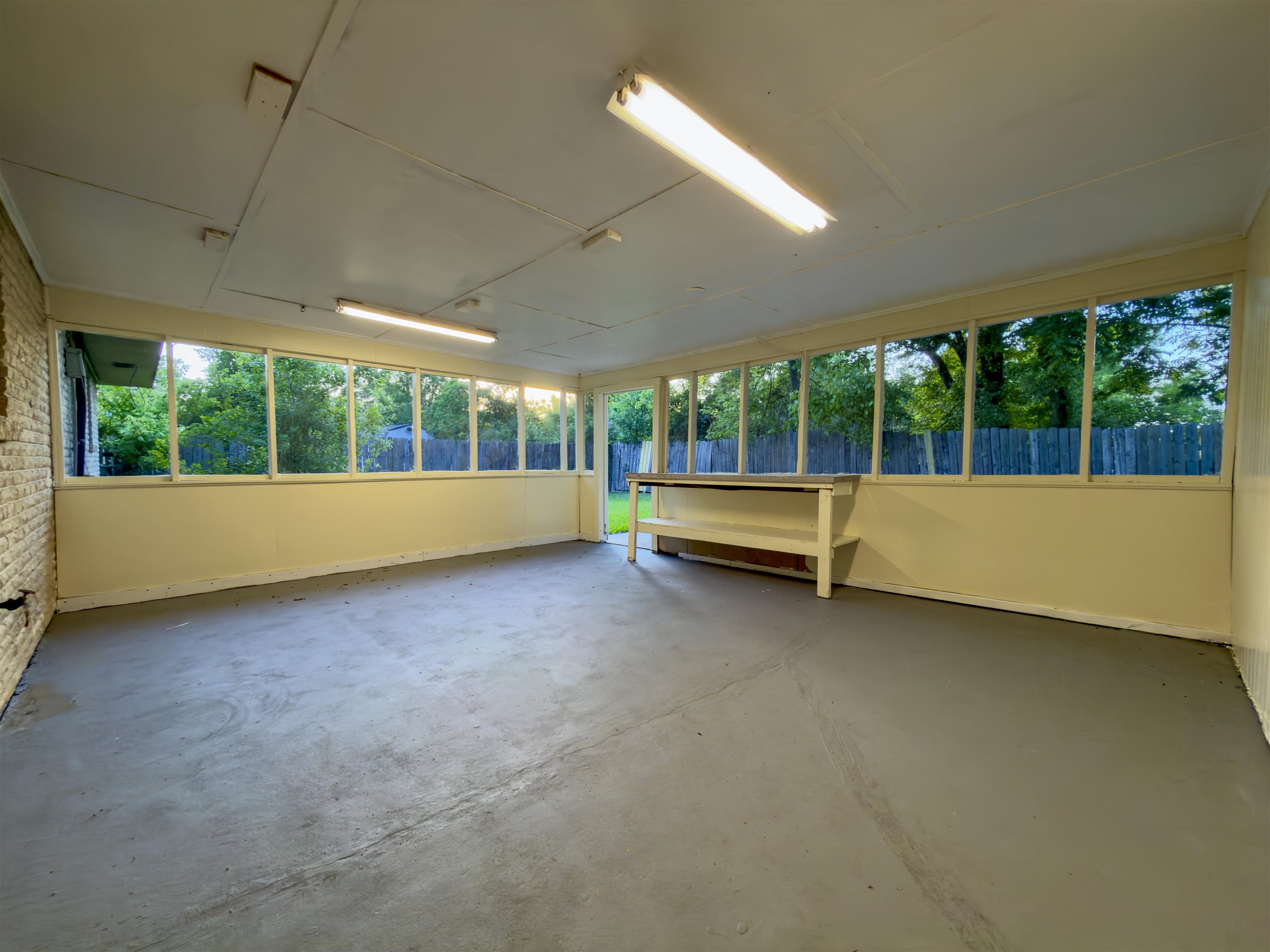 212 Fairlane Dr