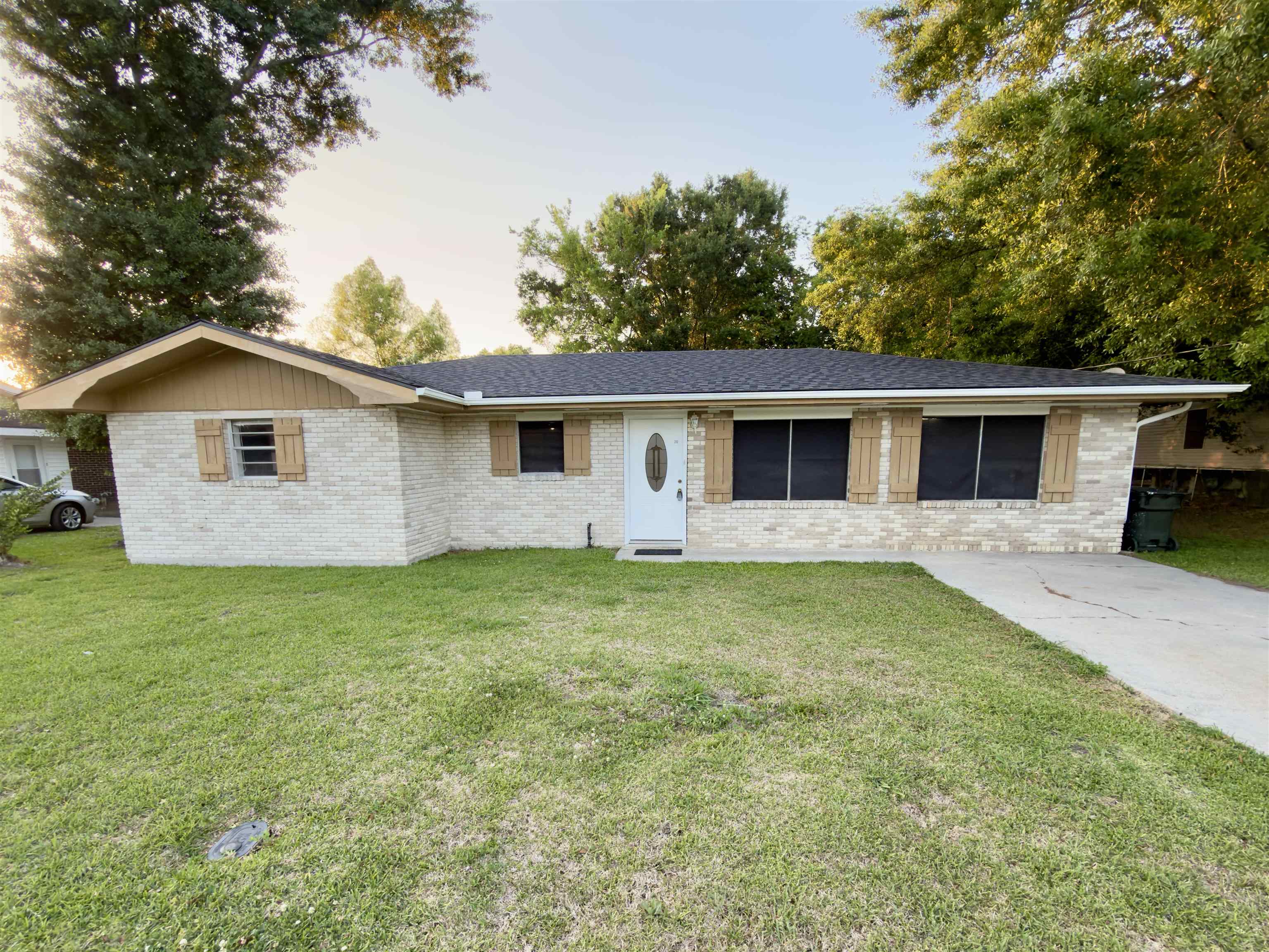 212 Fairlane Dr