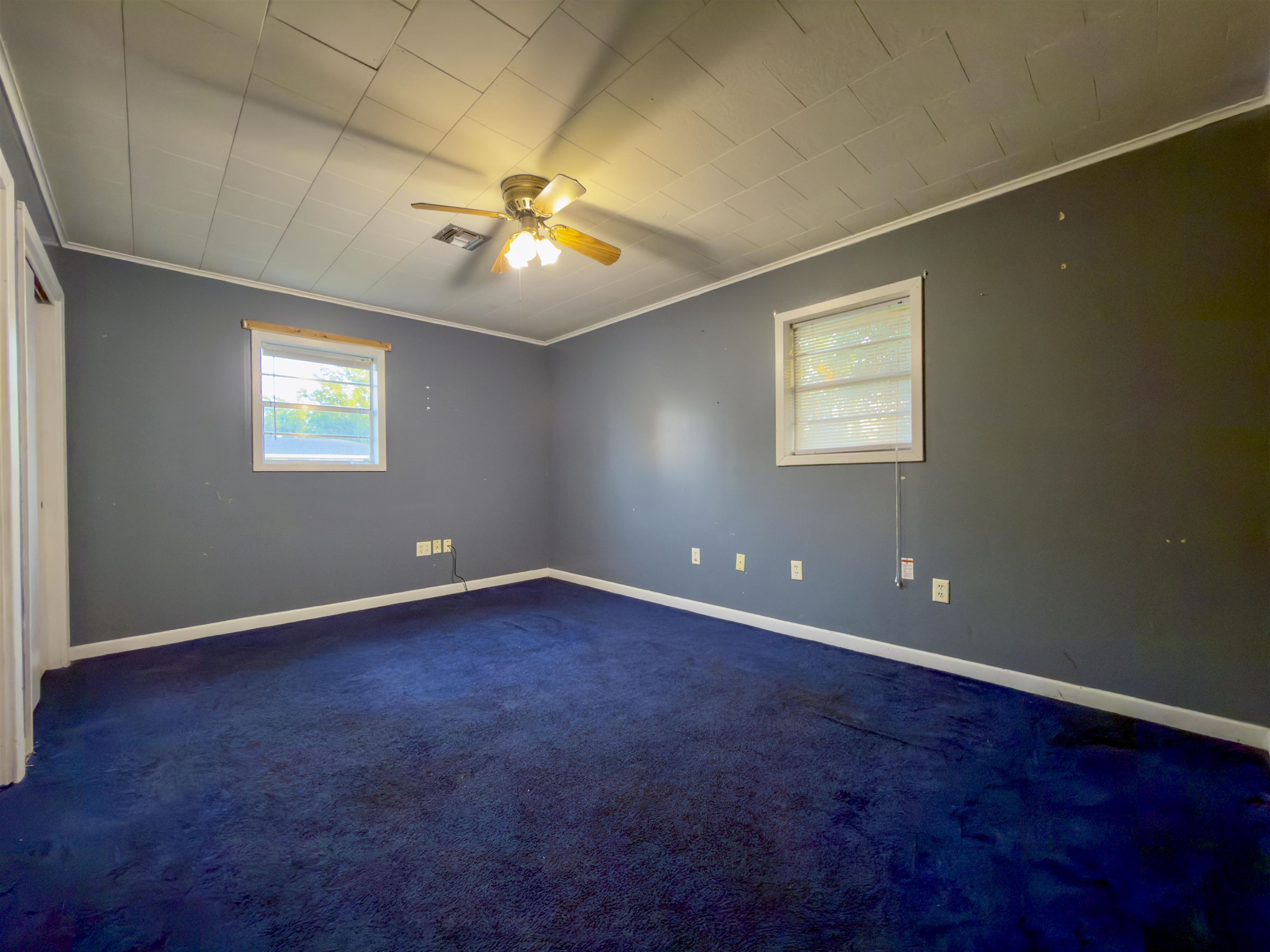 212 Fairlane Dr