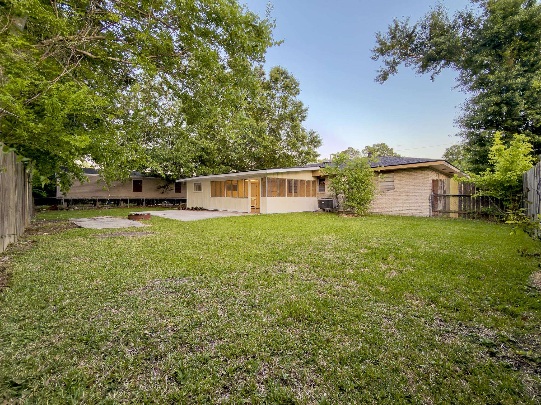 212 Fairlane Dr