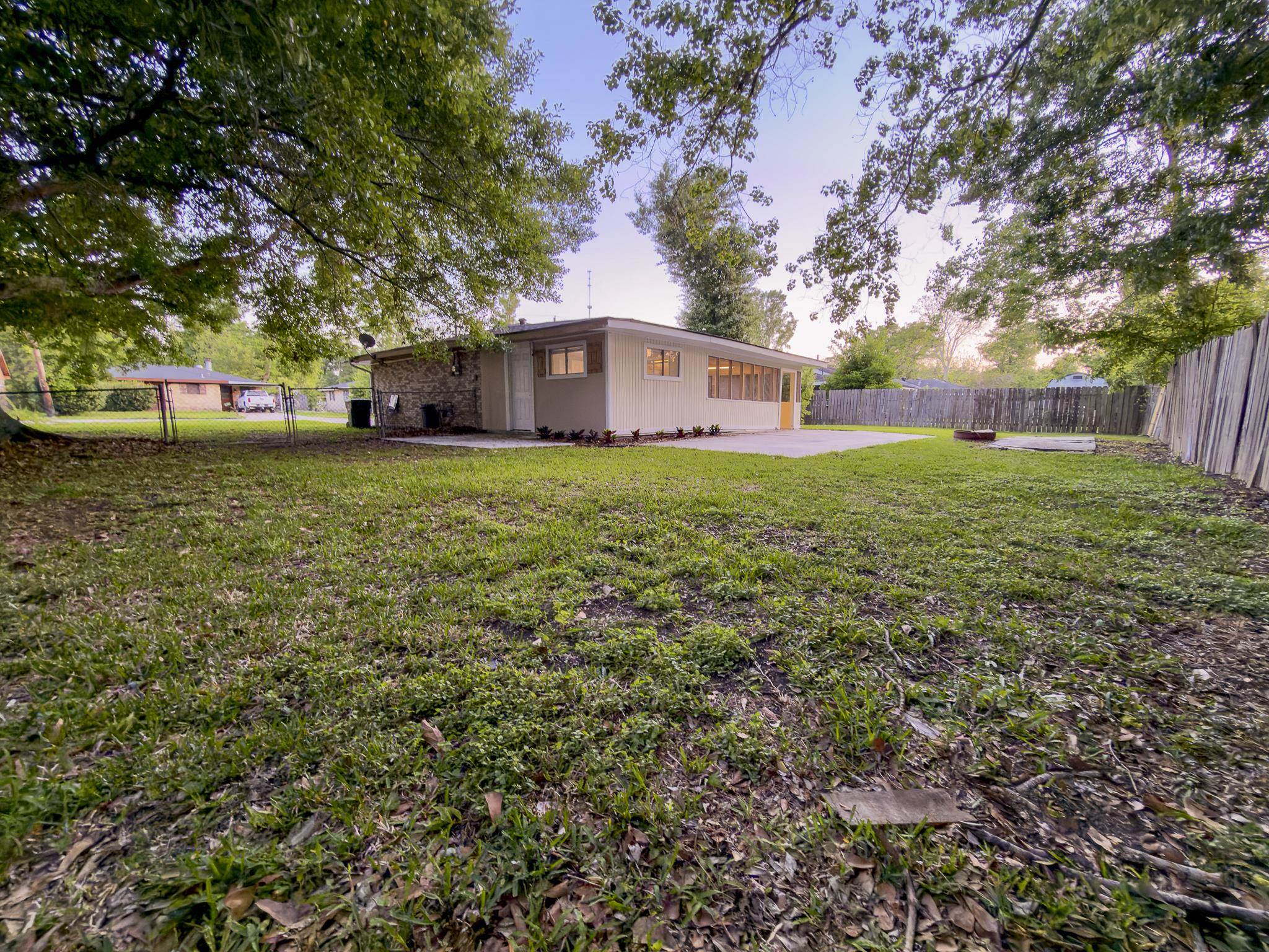 212 Fairlane Dr