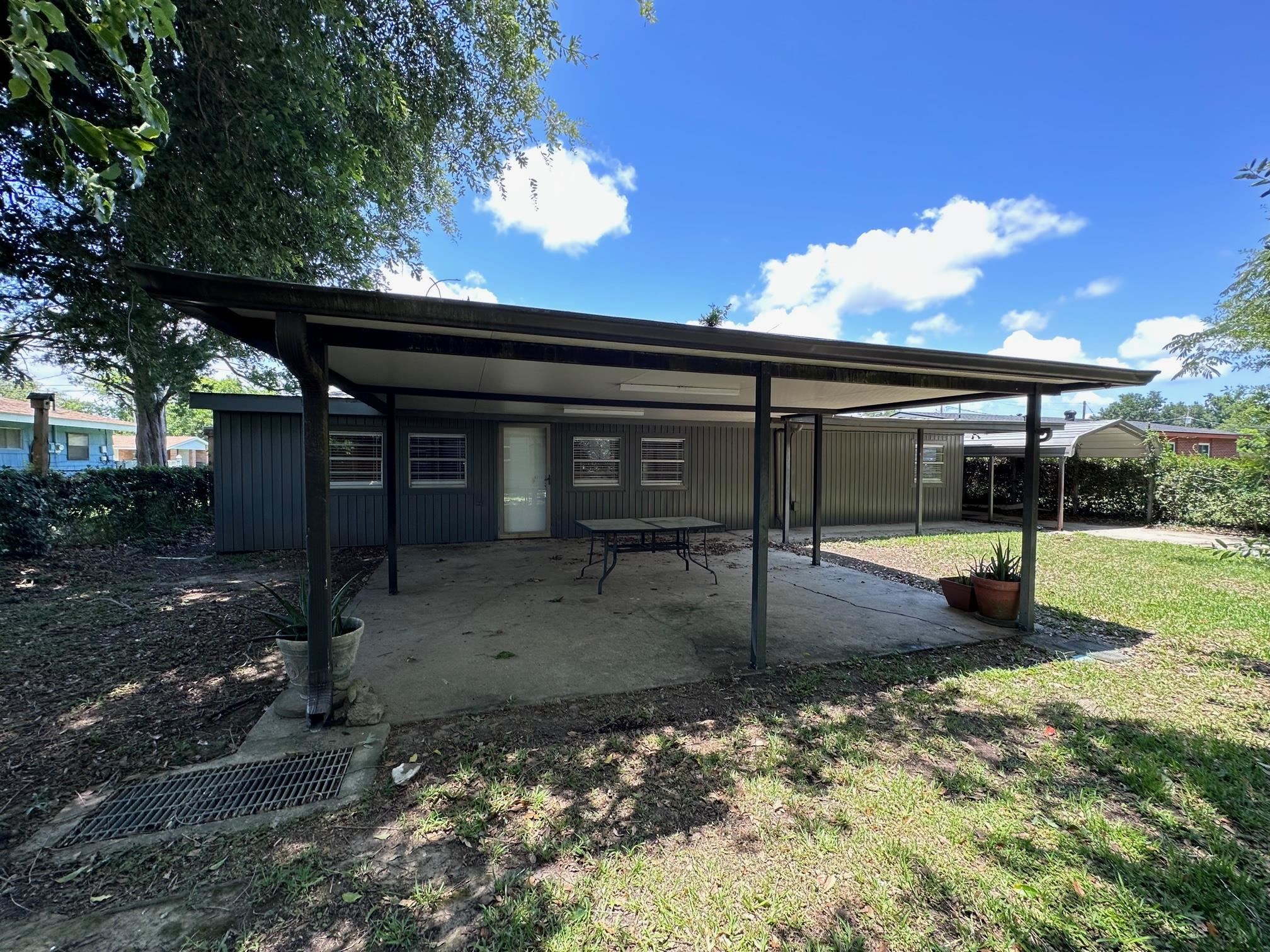 228 Oakshire Dr