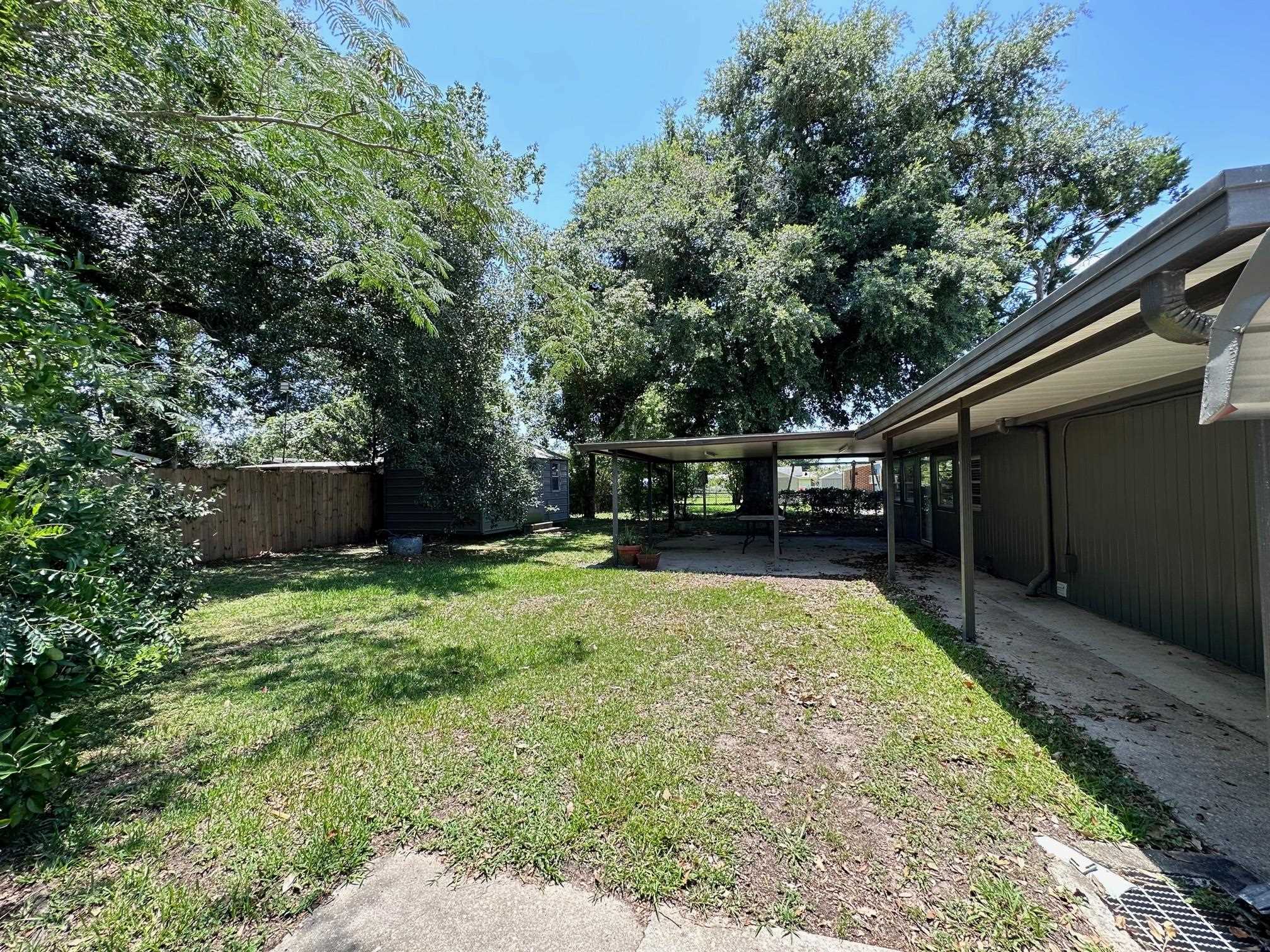 228 Oakshire Dr