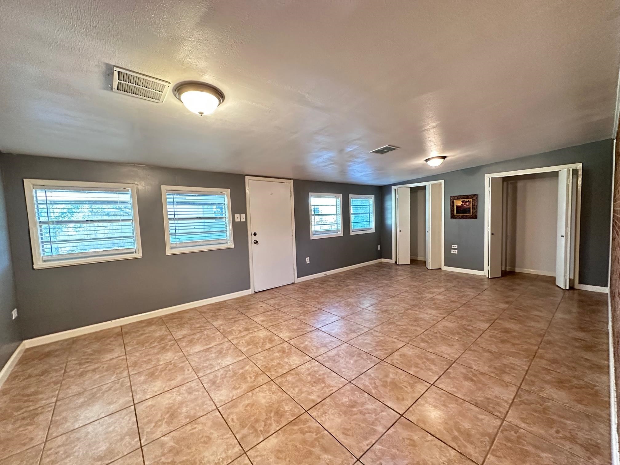 228 Oakshire Dr