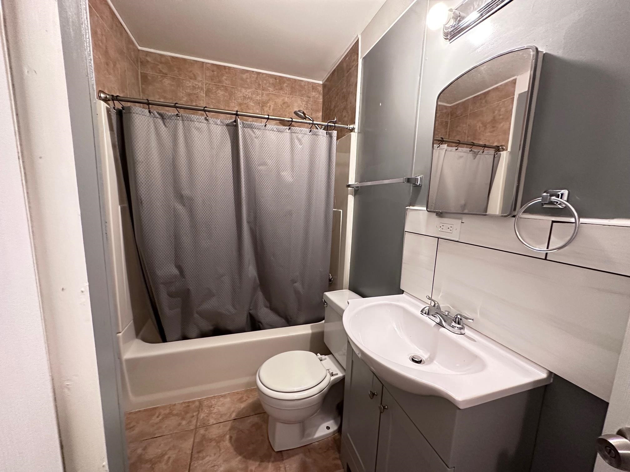 228 Oakshire Dr