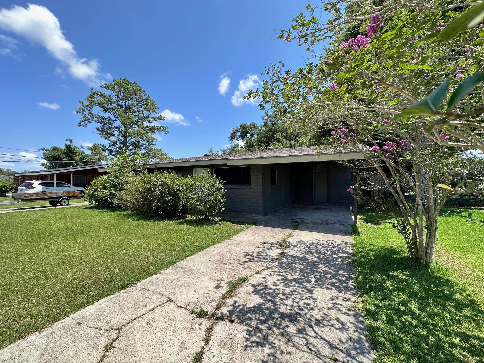 228 Oakshire Dr