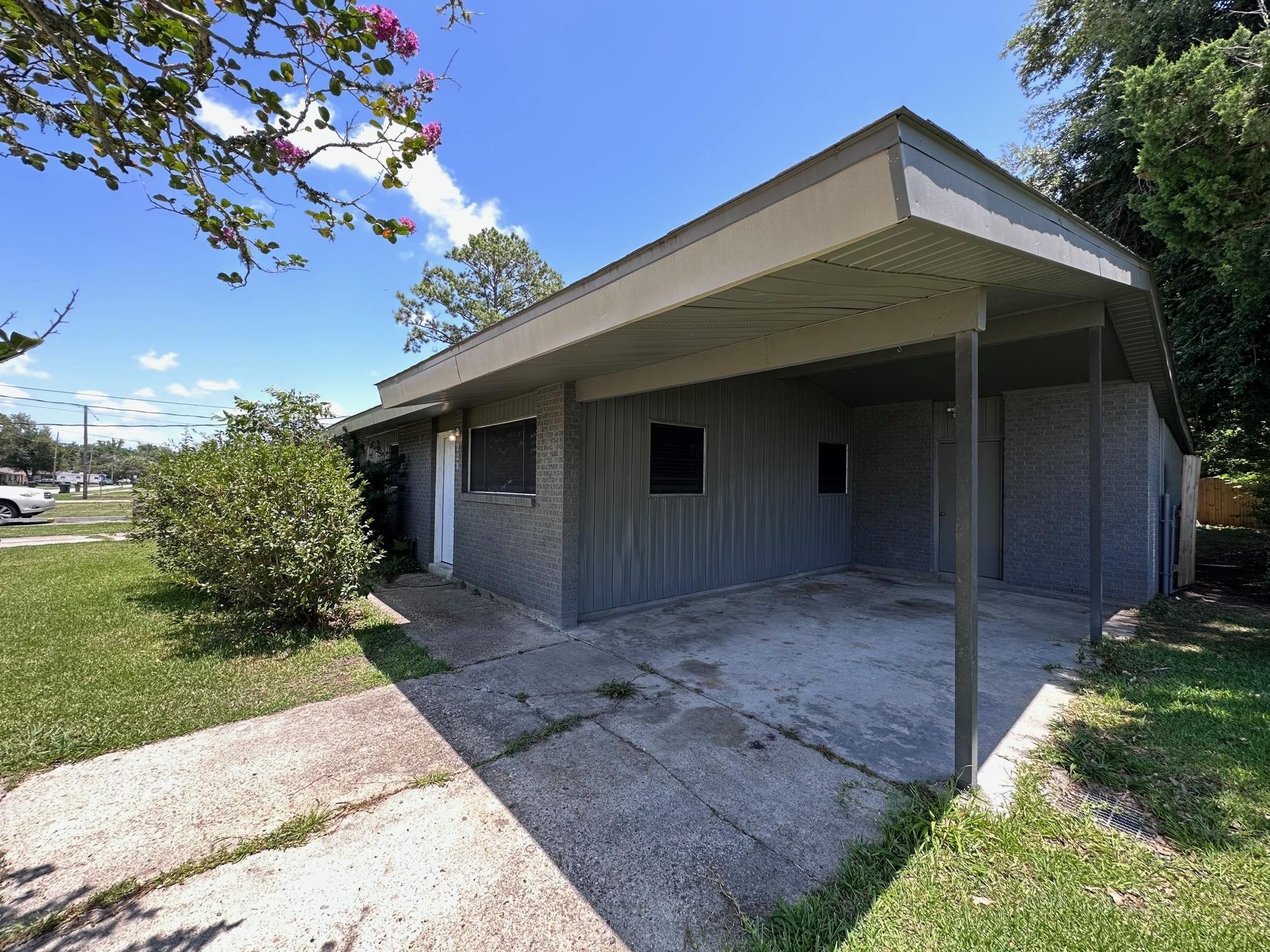228 Oakshire Dr