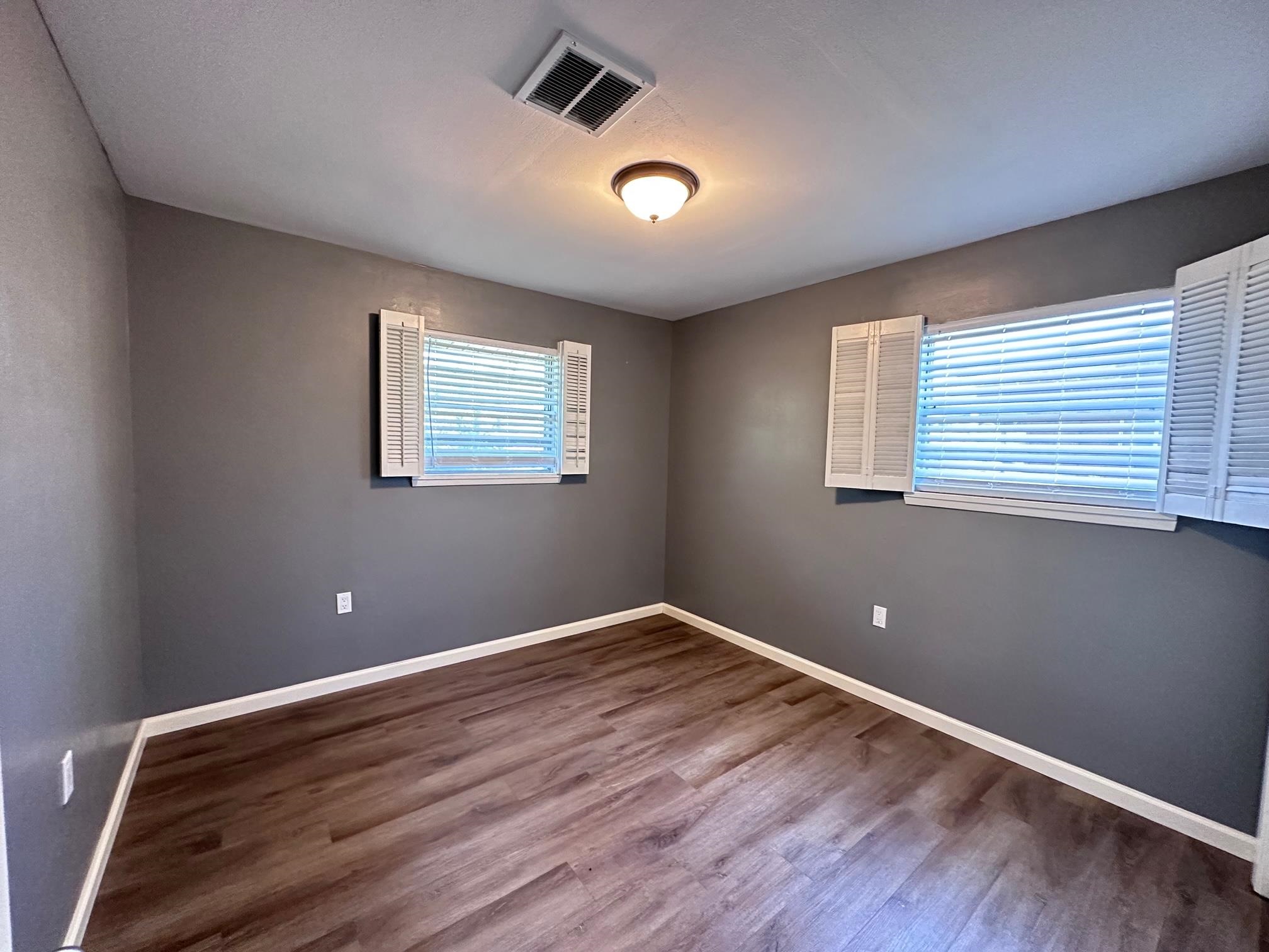 228 Oakshire Dr
