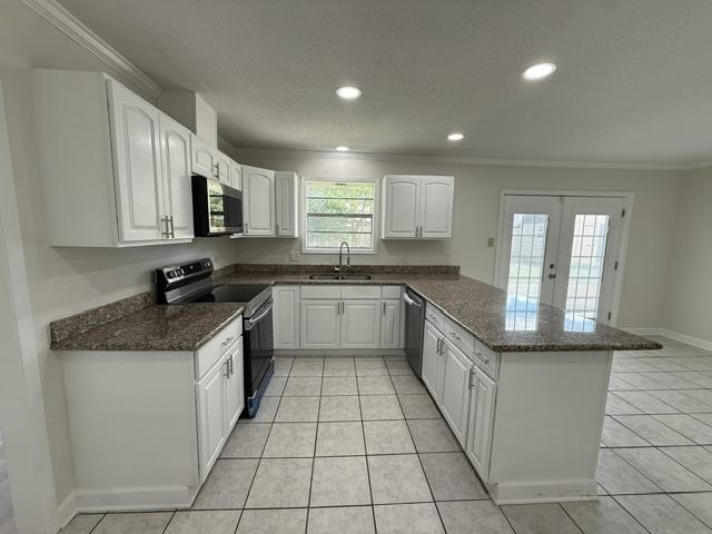 411 Lee Dr