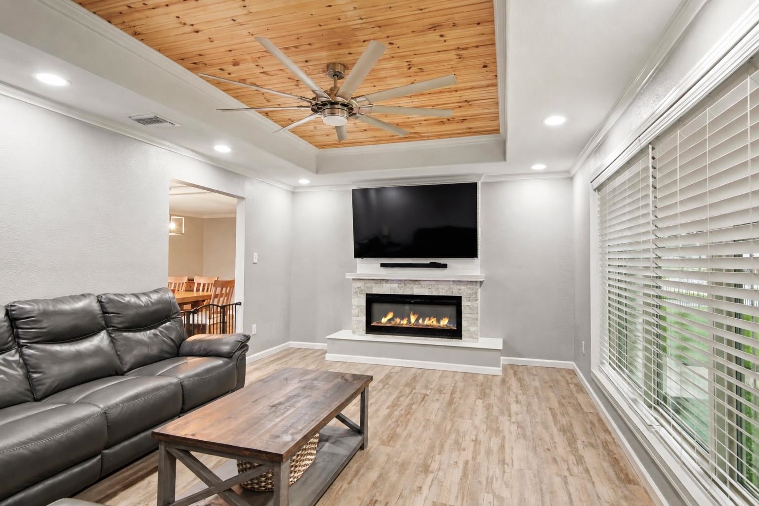 102 Highland Dr