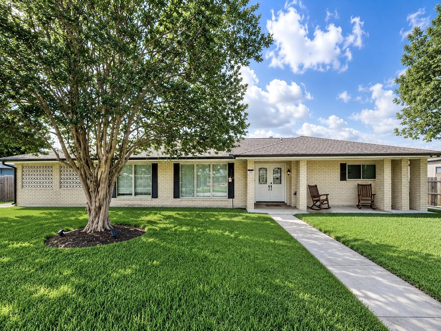 102 Highland Dr