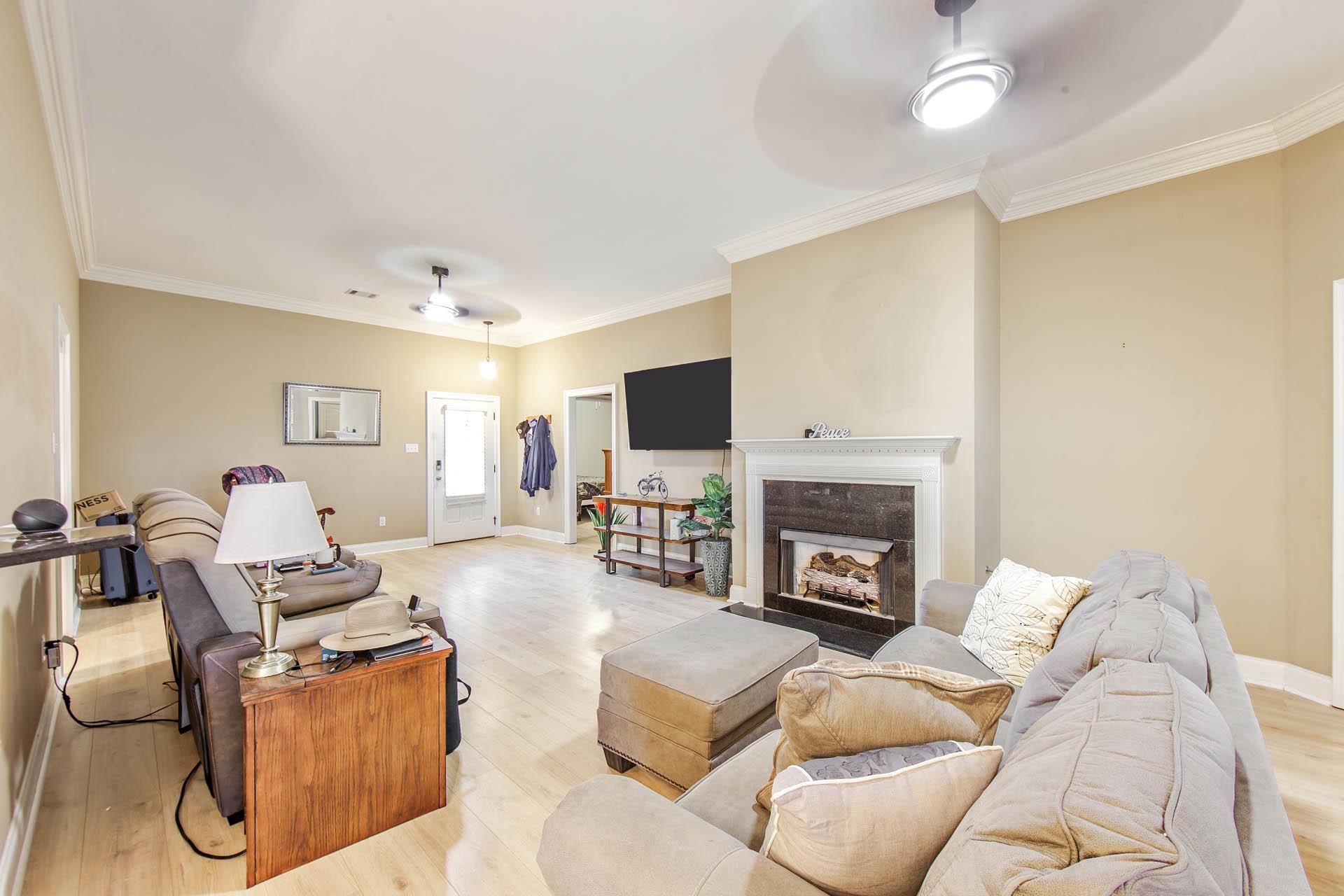 173 Laverne Dr