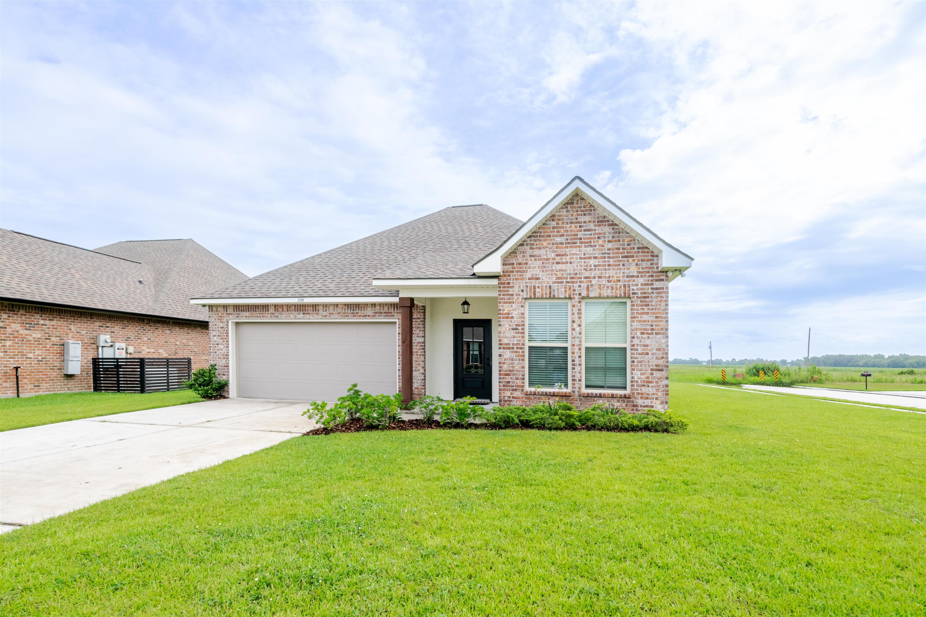 295 Peacock Pointe