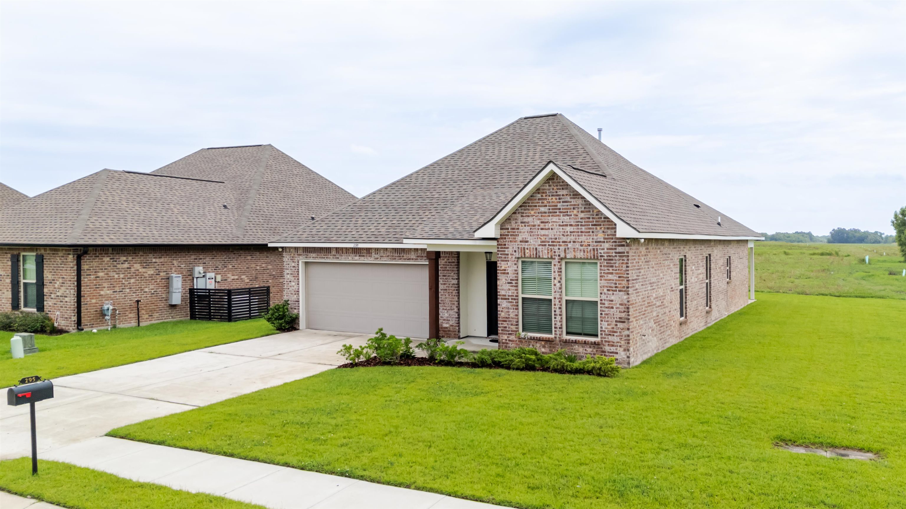 295 Peacock Pointe