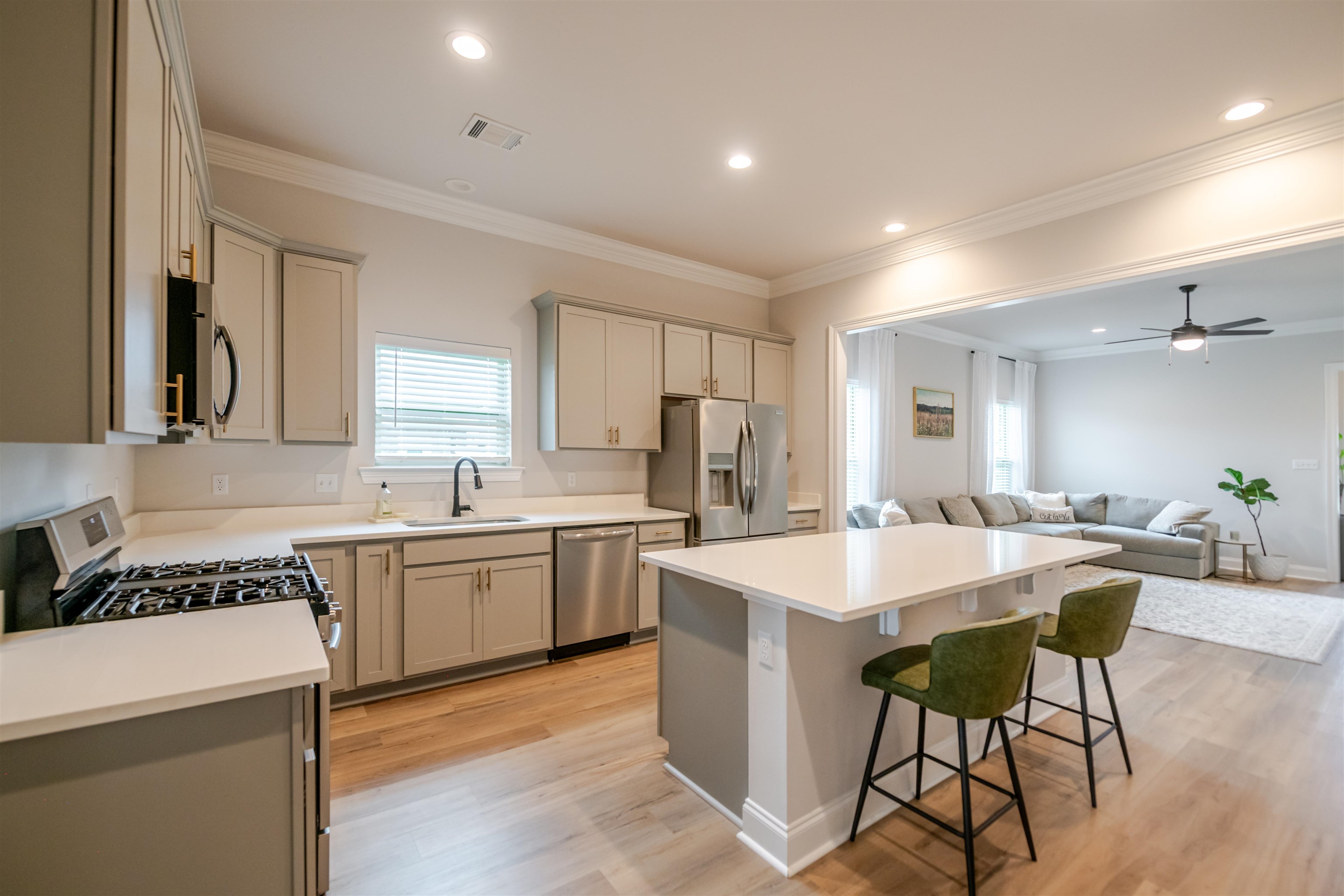 295 Peacock Pointe
