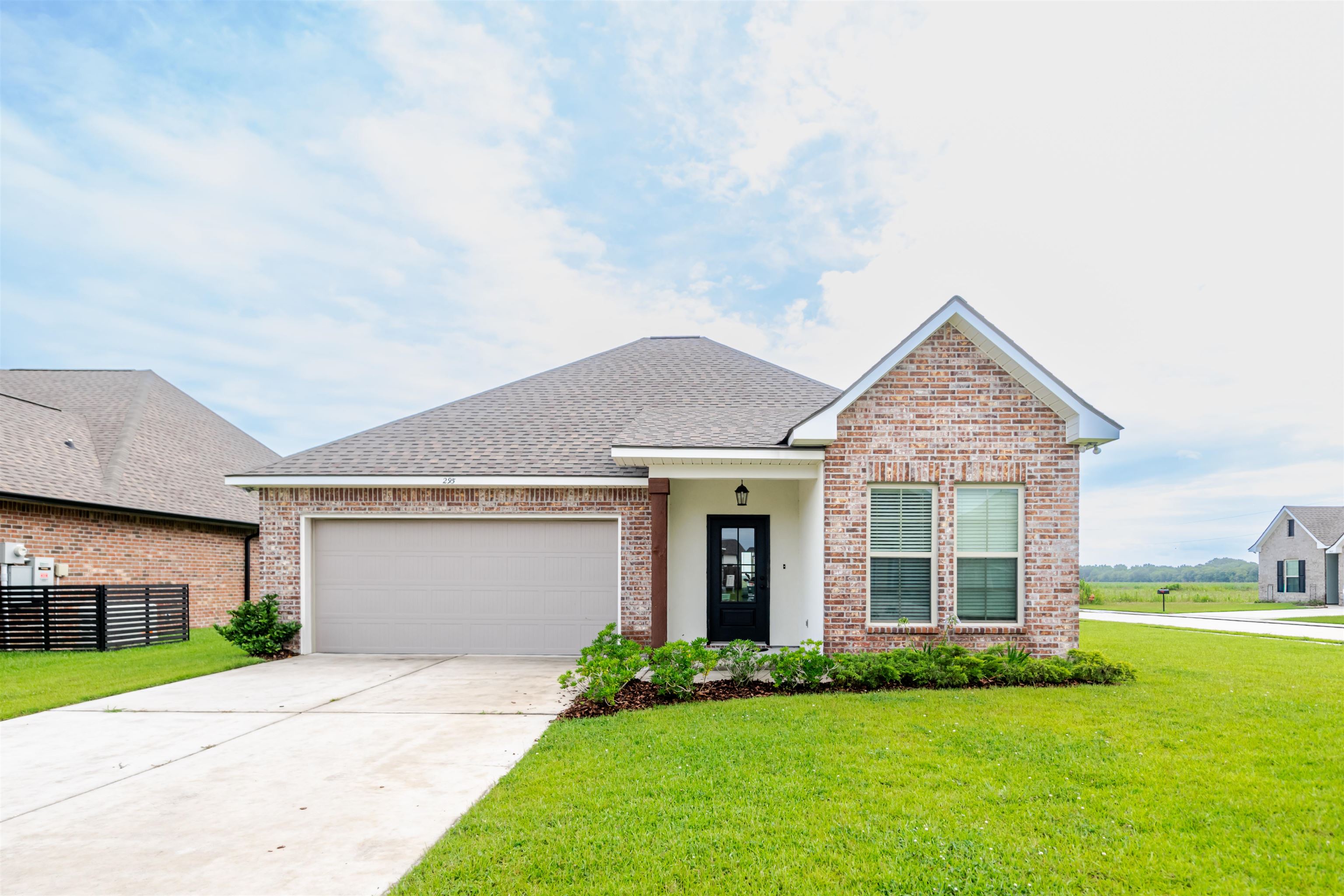 295 Peacock Pointe